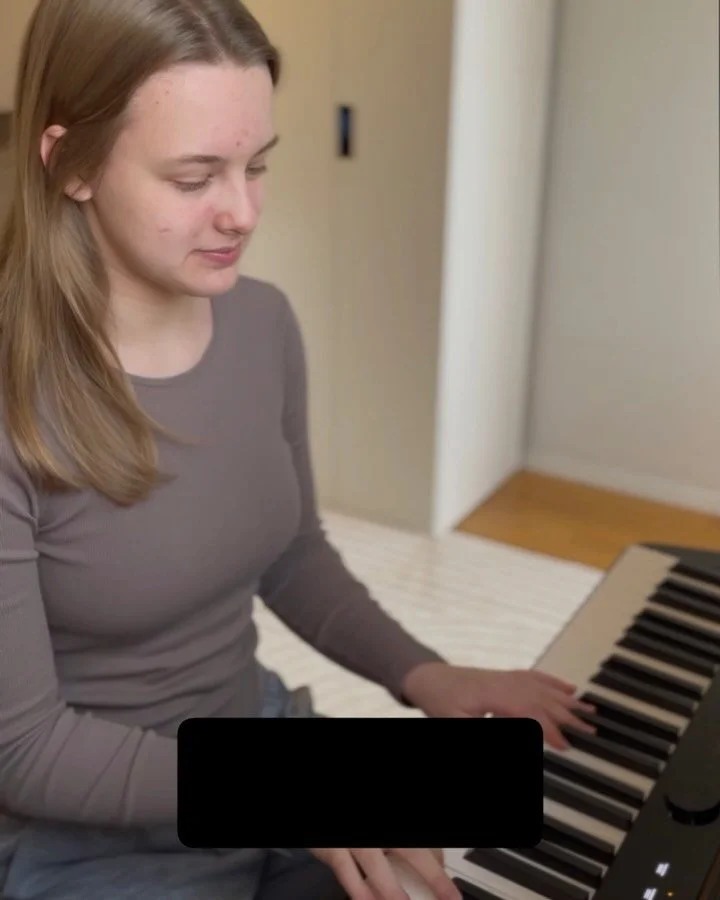 POV looking in the mirror. 3 things I&rsquo;d tell myself when I started as a confessional indie pop singer&hellip;
#indiepop #singersongwriter #swifties  #emergingartist #fyp