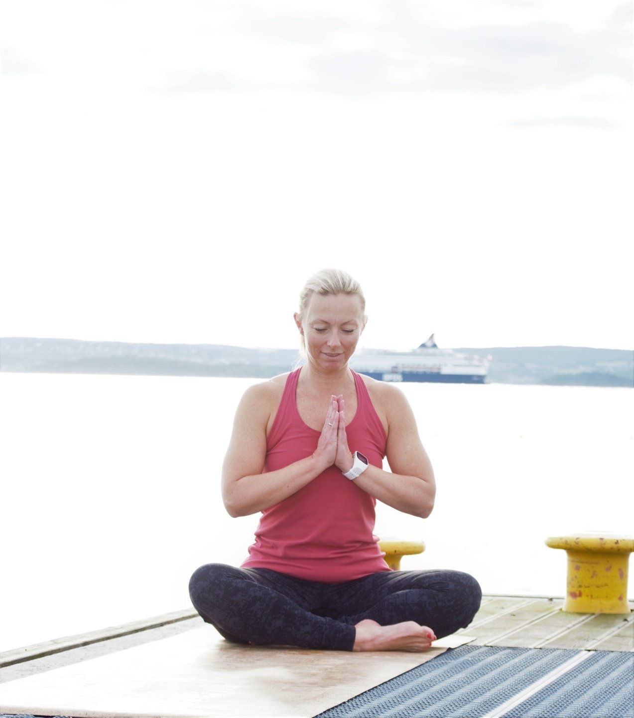 Meditasjon og yoga ved sjøen på Fornebu