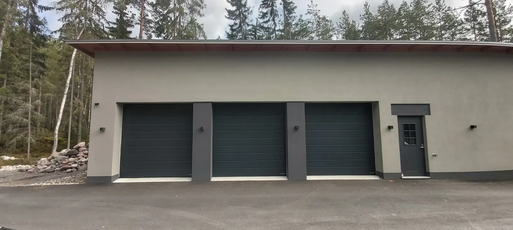 Hörmann autotallin oven myynti ja asennus Vantaalla