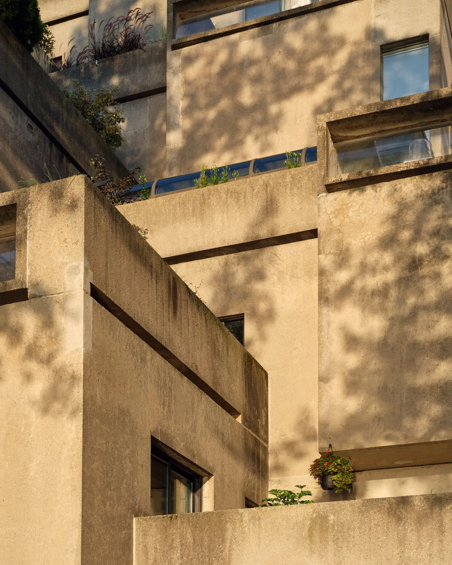 10_220827 Habitat 67 Shot 02 East Side 3898.jpg