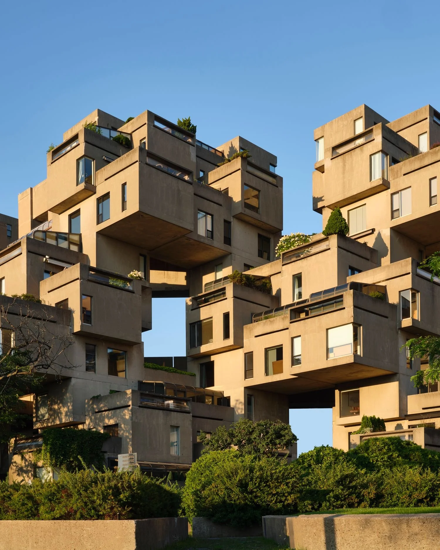 11_220827 Habitat 67 Shot 01 West Side  3972.jpg