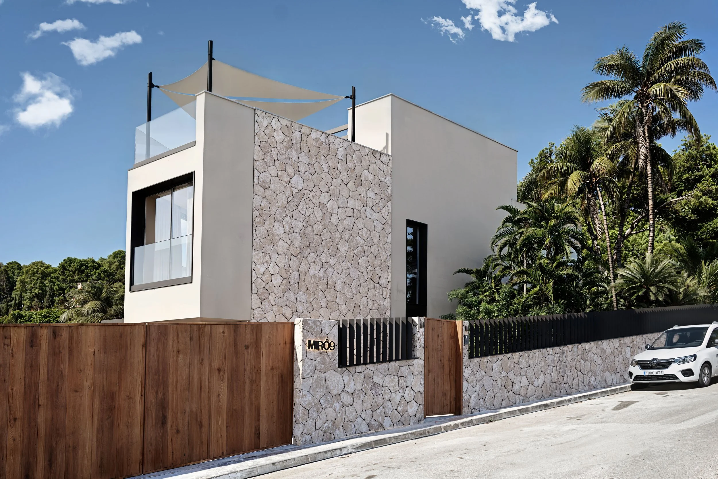 Habitatge-Miró_9_Fase-II_Exterior-entrada_Post.jpg