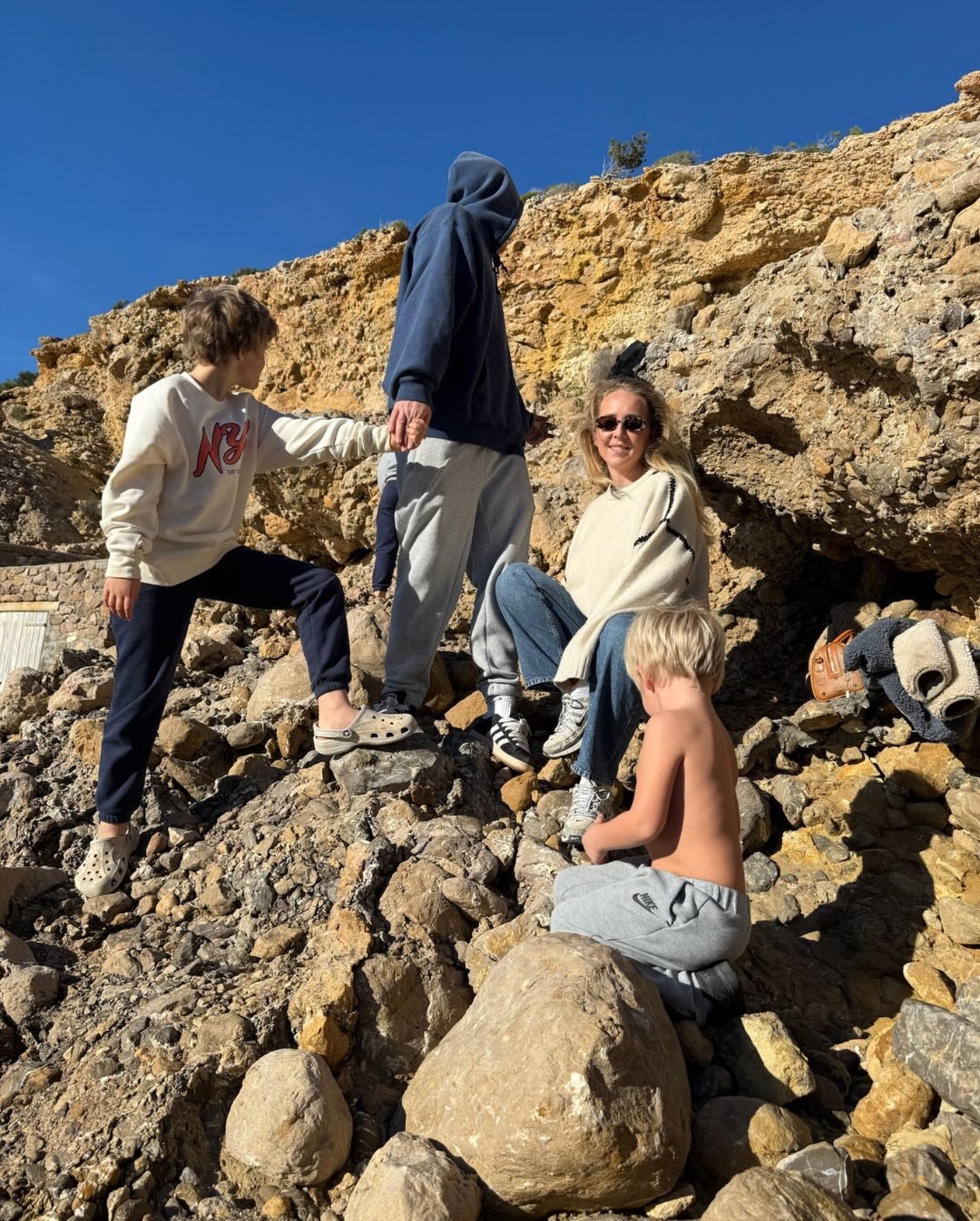 Mein Alltag ist mein Ritual: mit den Kindern pr&auml;sent Zeit verbringen, Hikes, gesundes Essen, Sport und Bewegung - denn wenn ich meinen K&ouml;rper vernachl&auml;ssige leidet auch mein Gehirn. Hier ein paar Selfies und viel Liebe mixed with good 