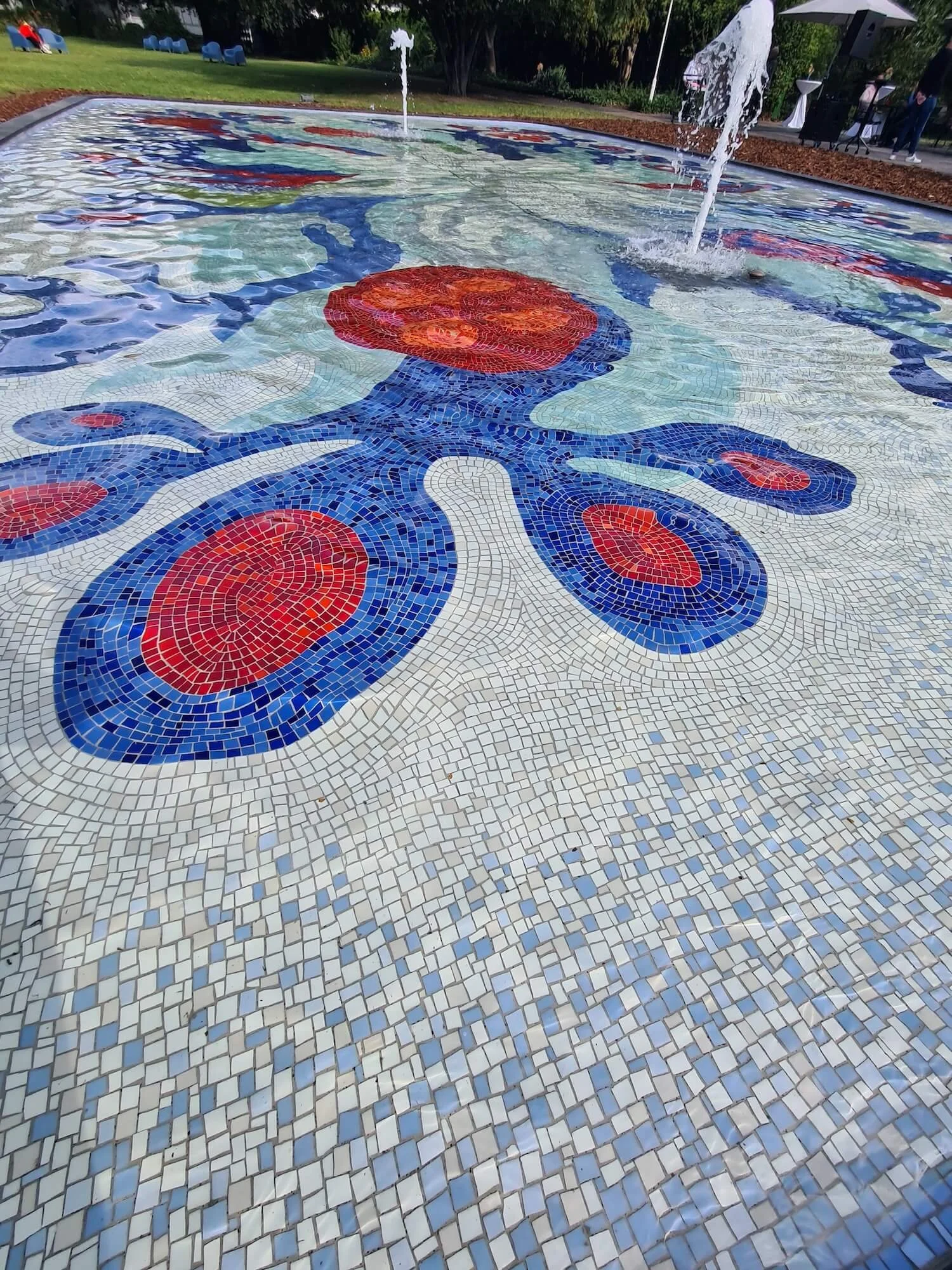 Brunnenmosaik von Ortraud Lerch
