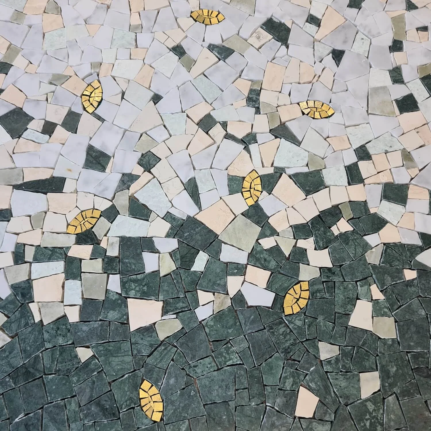 Mosaikkunst an einer Balustrade