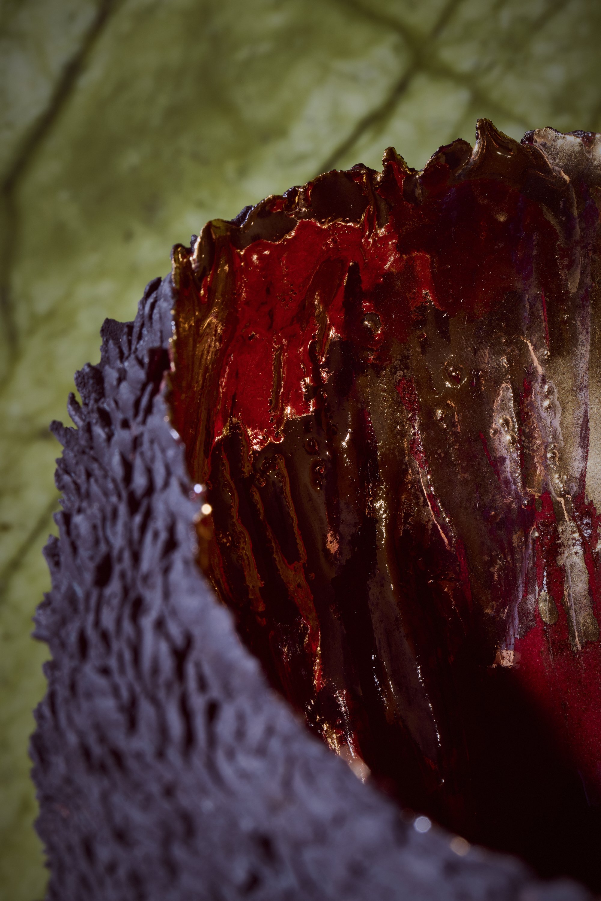 Detail of Katalina Caliendo's Emberlite ceramic stoneware, glaze and 24ct golf-lustre. QEST