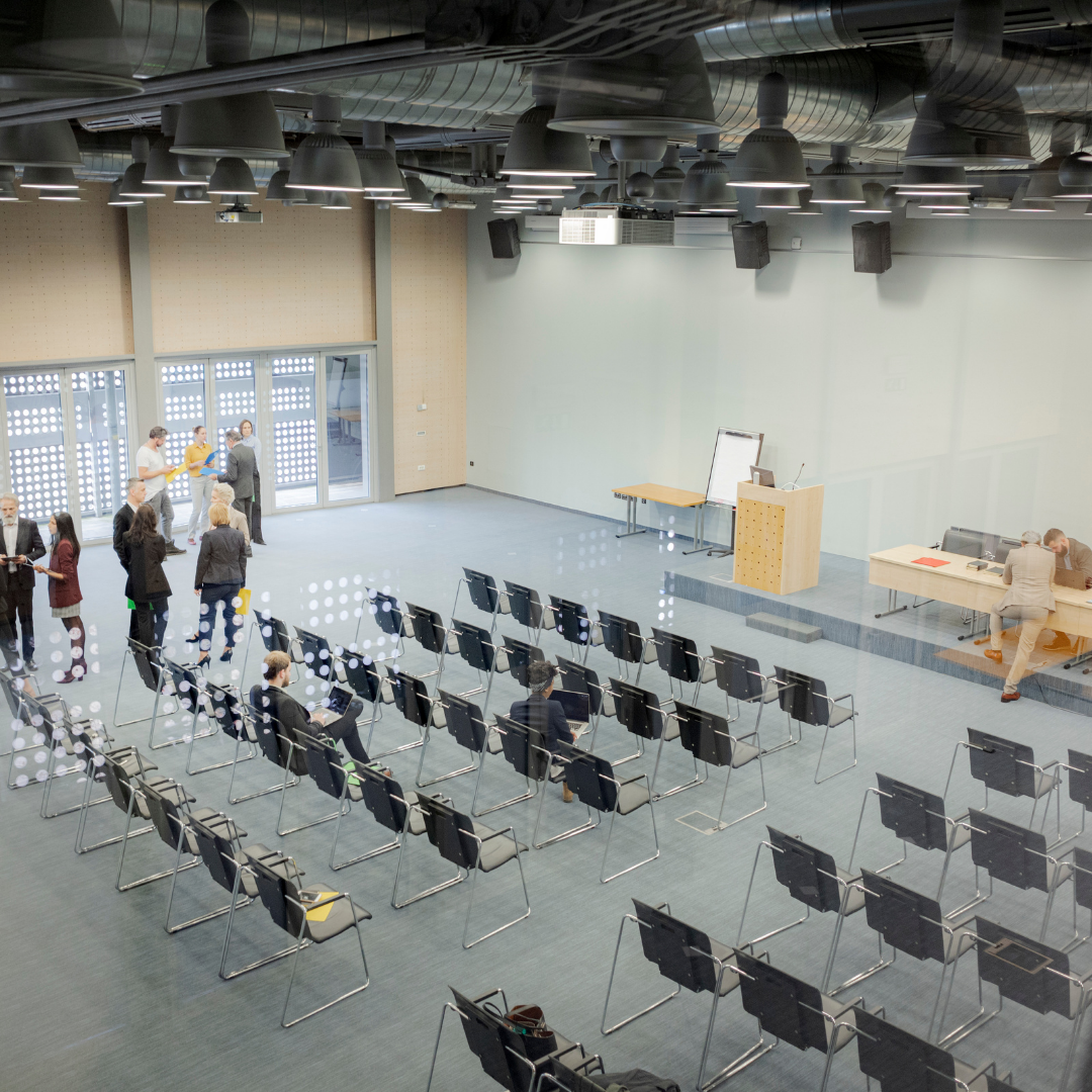 Empty conference room showing low attendance | Event Momentum