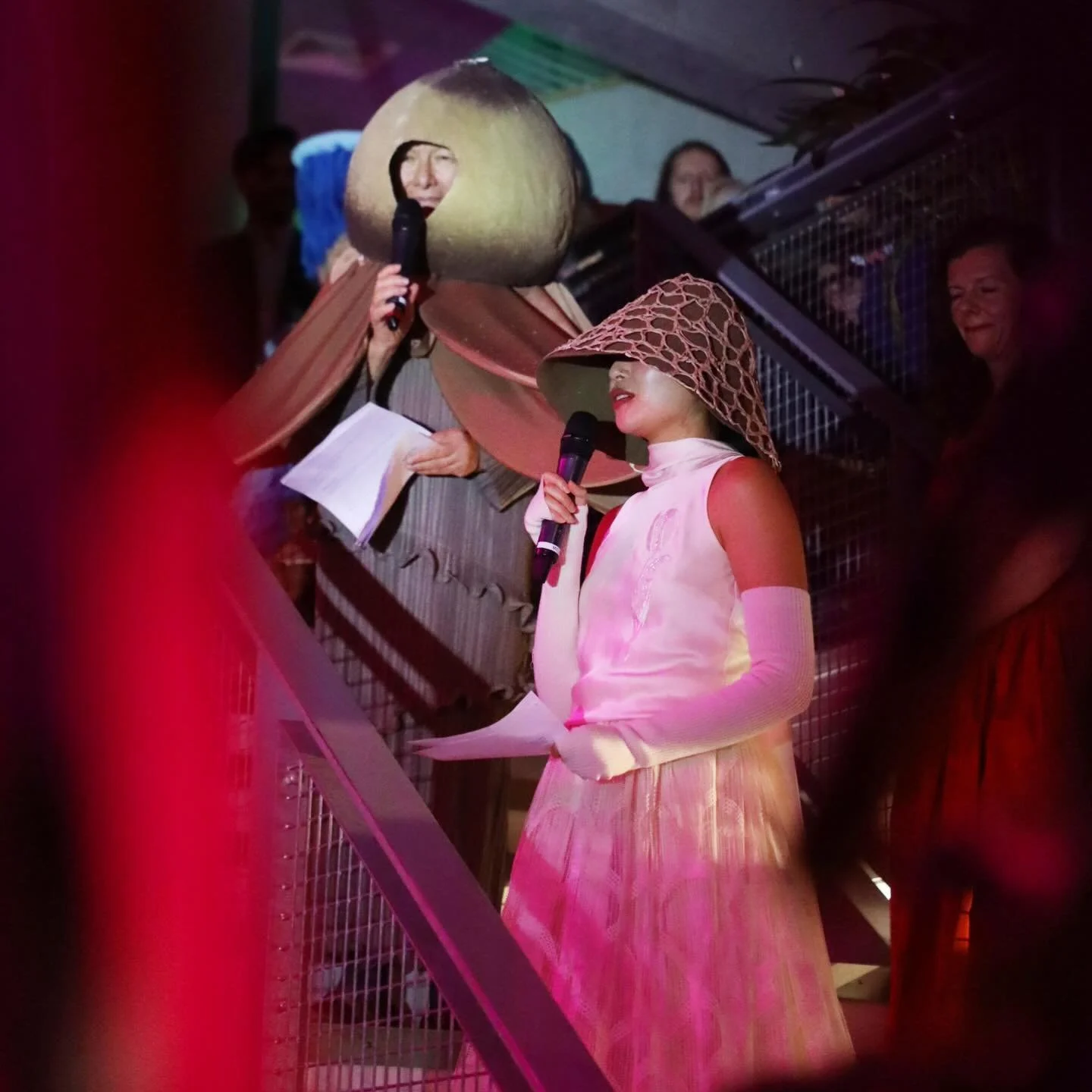 some more footage of my FUNGI costumes at the opening @nieuweinstituut // Anna Tsing, Donna Haraway, Rosi Braidotti in opening talk // speech and dance by Feifei Zhou

most pics by Florine van Rees, except the one of me in my own (yet to be discovere