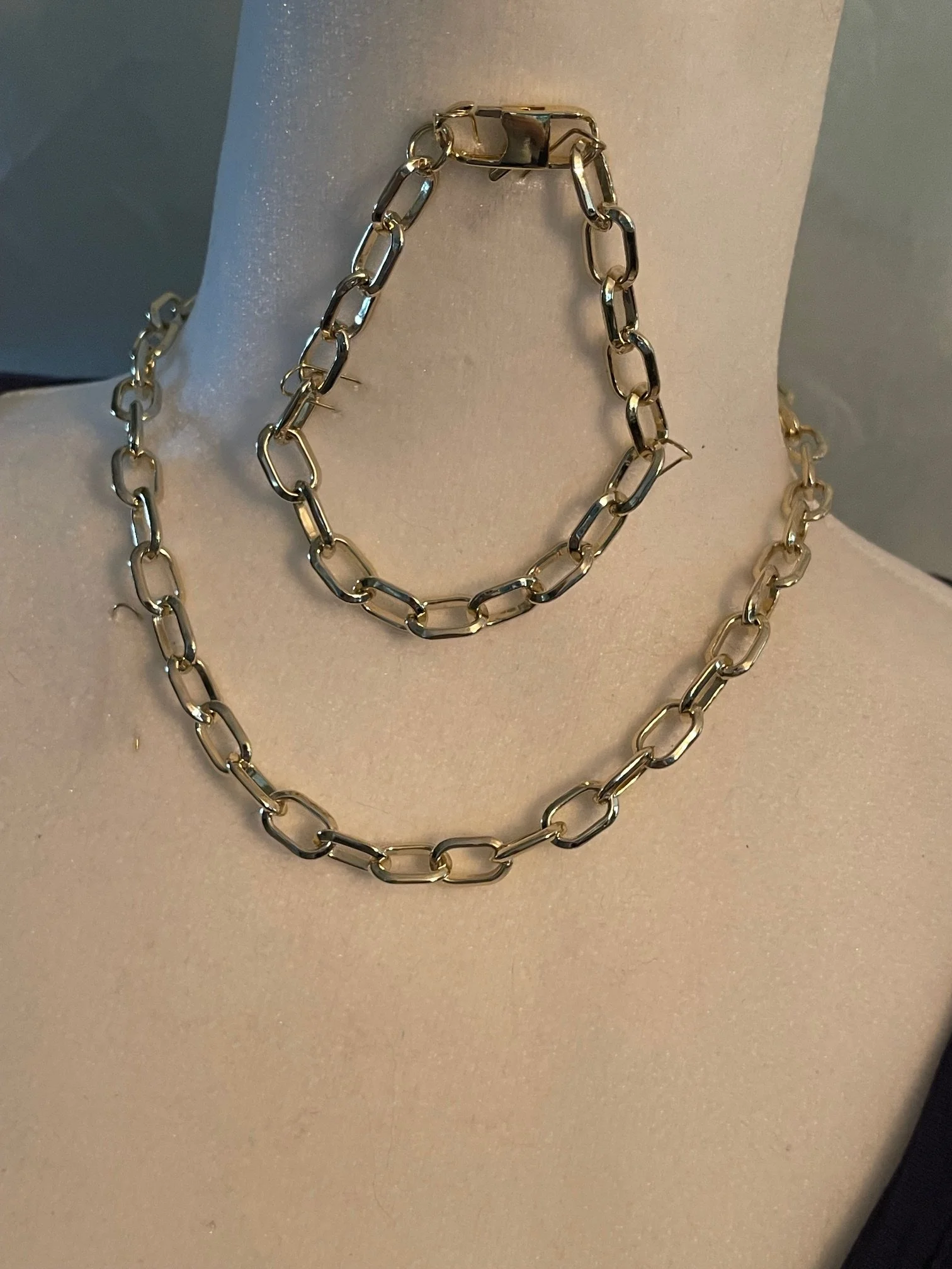 Gold Oval Anchor Chain.jpeg