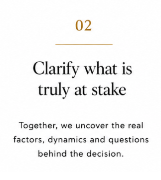 Page contenant le titre '02 Clarify what is truly at stake' et un paragraphe expliquant la collaboration pour dévoiler les véritables facteurs, dynamiques et questions derrière la décision.