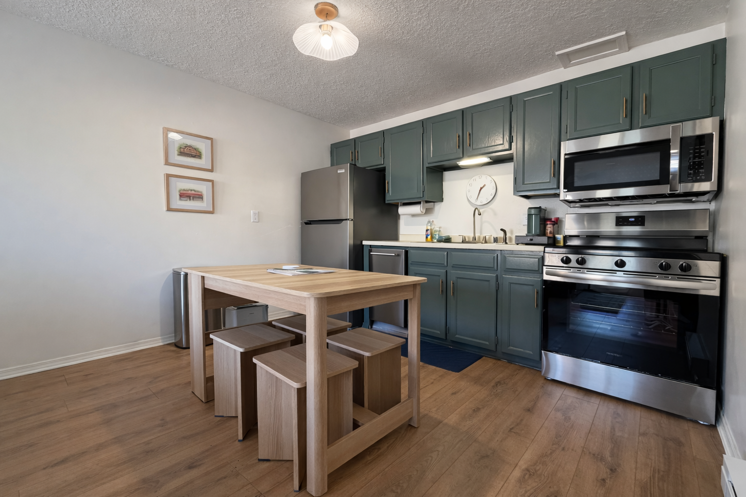 Main Street Retreat Full Kitchen 