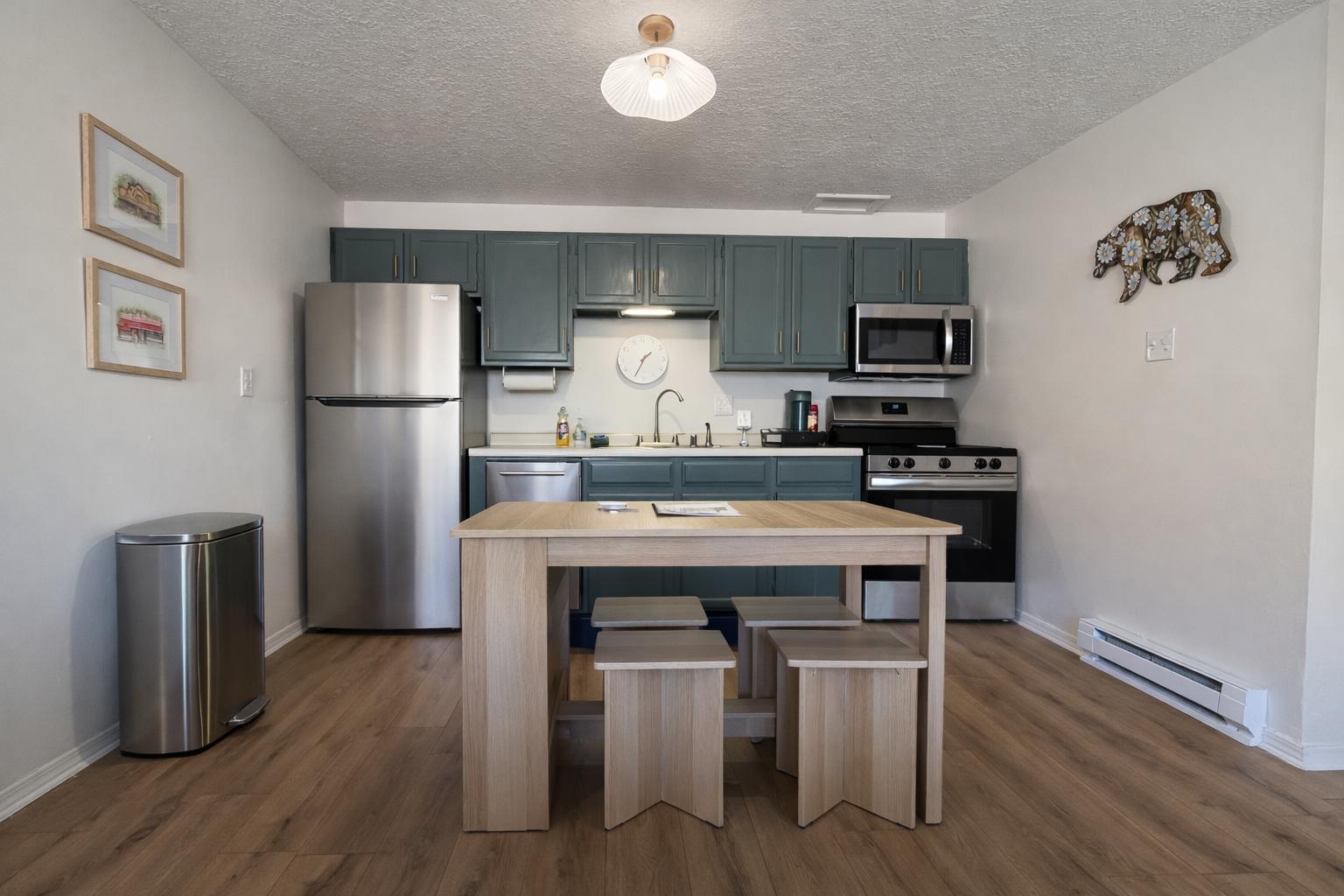 Main Street Retreat Dining 
