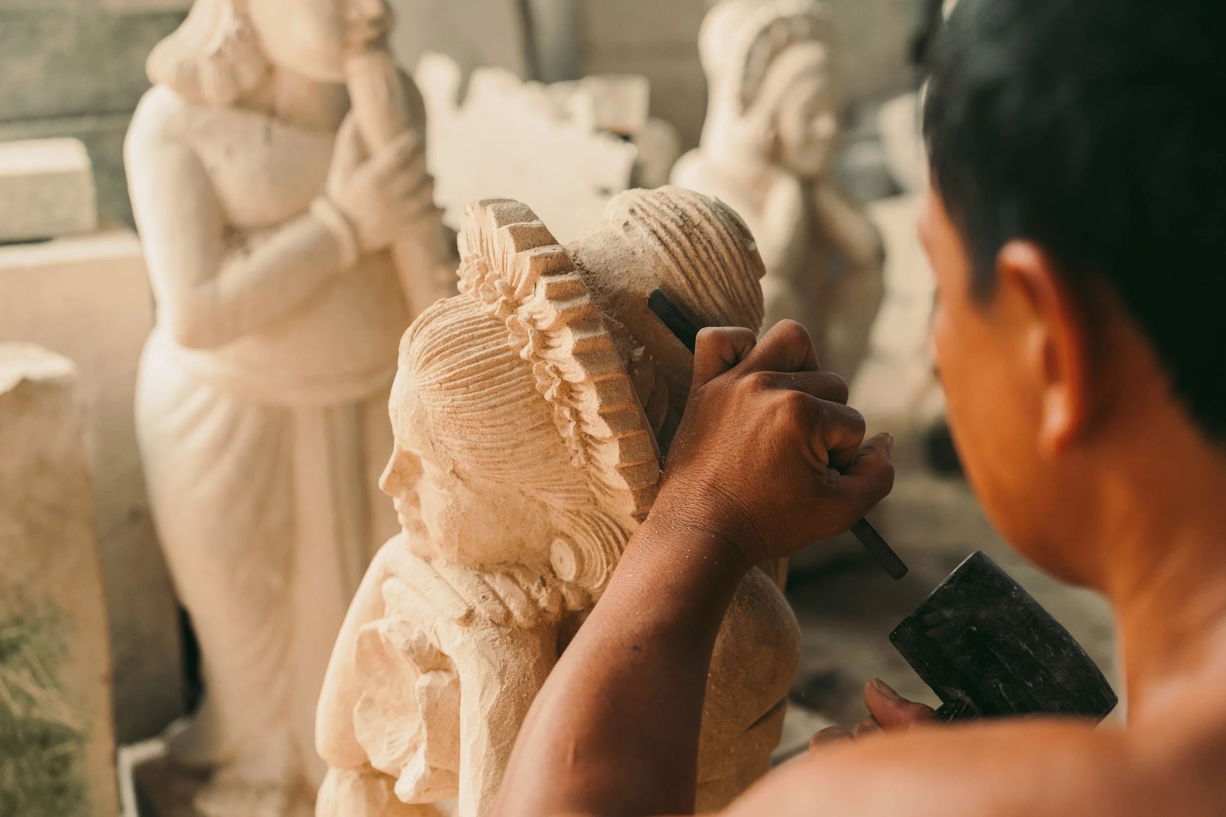 Fotografie von Tristan Schminke – Porträt eines Mannes auf Bali