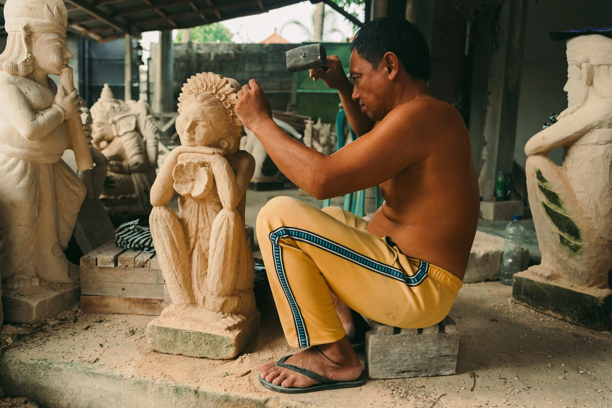 Fotografie von Tristan Schminke – Porträt eines Mannes auf Bali