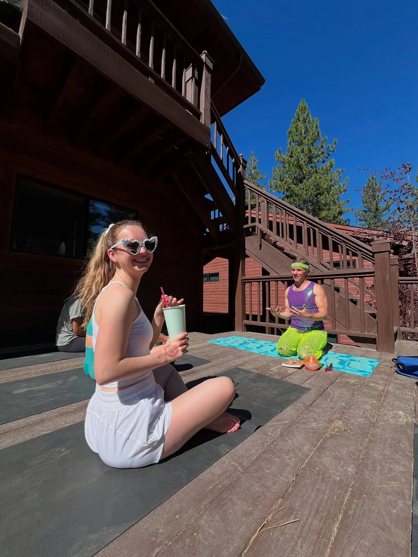 1) The lovely bride Jenny not paying attention to her yoga master 👰🏼&zwj;♀️
2) Grateful for sunscreen 🧴
3) Savasana is better shared 👯&zwj;♀️
4) When someone drops a mimosa right before the group picture 🍾
5) Recovery for the group picture! 🥳

