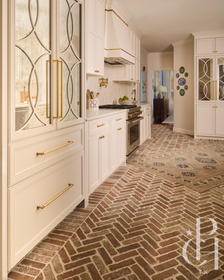 Wooded Path Kitchen Final Reveal ✨

Swipe through to see what the kitchen looked like before ➡️➡️➡️

This home has been such a special one for us. This sweet family came to us with a clear vision and a design eye that made every decision feel intenti