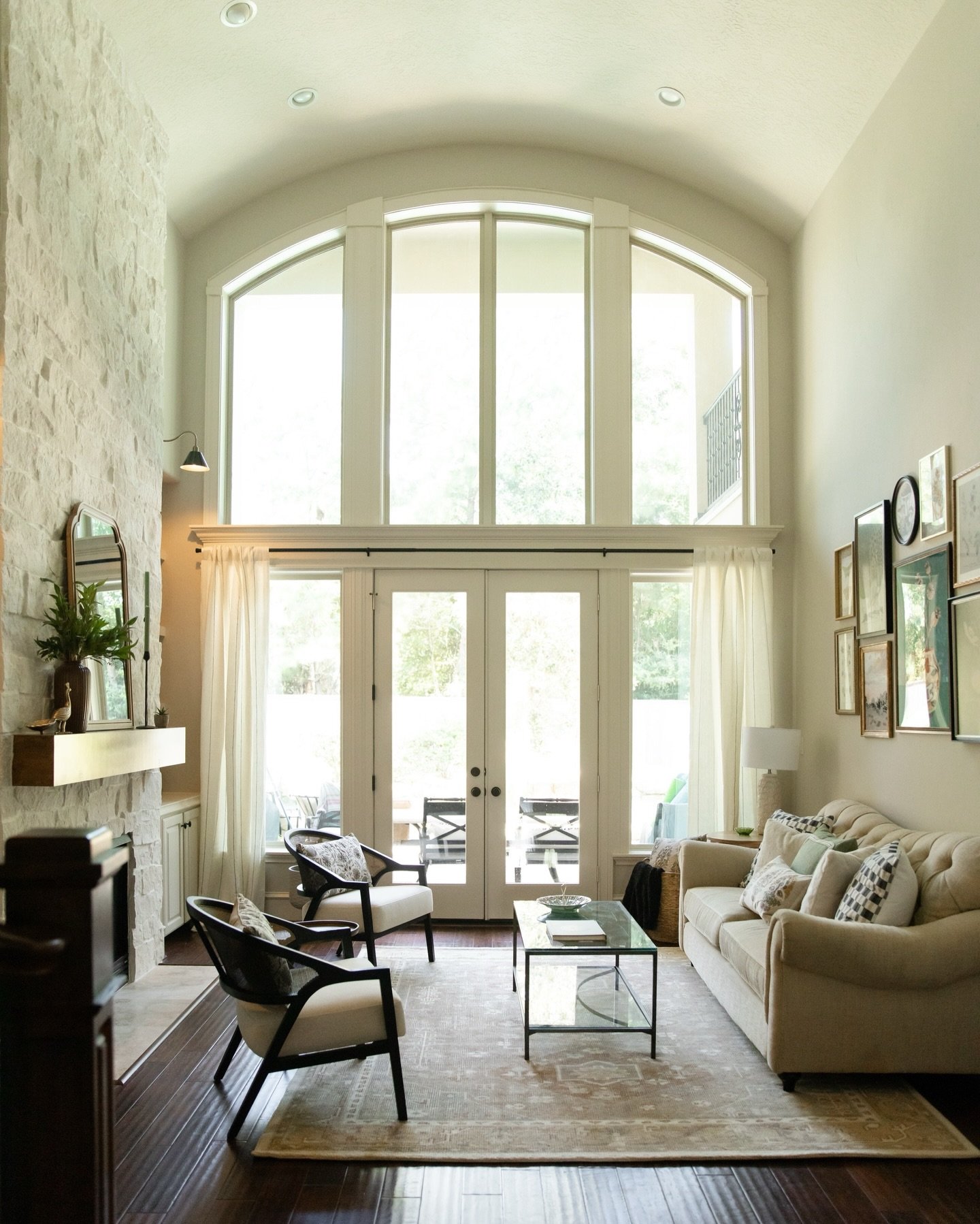This entryway, sunroom, and living room renovation was designed around one clear goal: creating a space our client could truly enjoy, not just update.

They wanted a home that felt calm, comfortable, and inviting, a place to settle in with a book, re