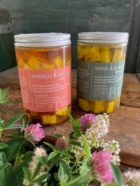 Smørlilja ost. I olje med tomat eller ramsløk krydder.