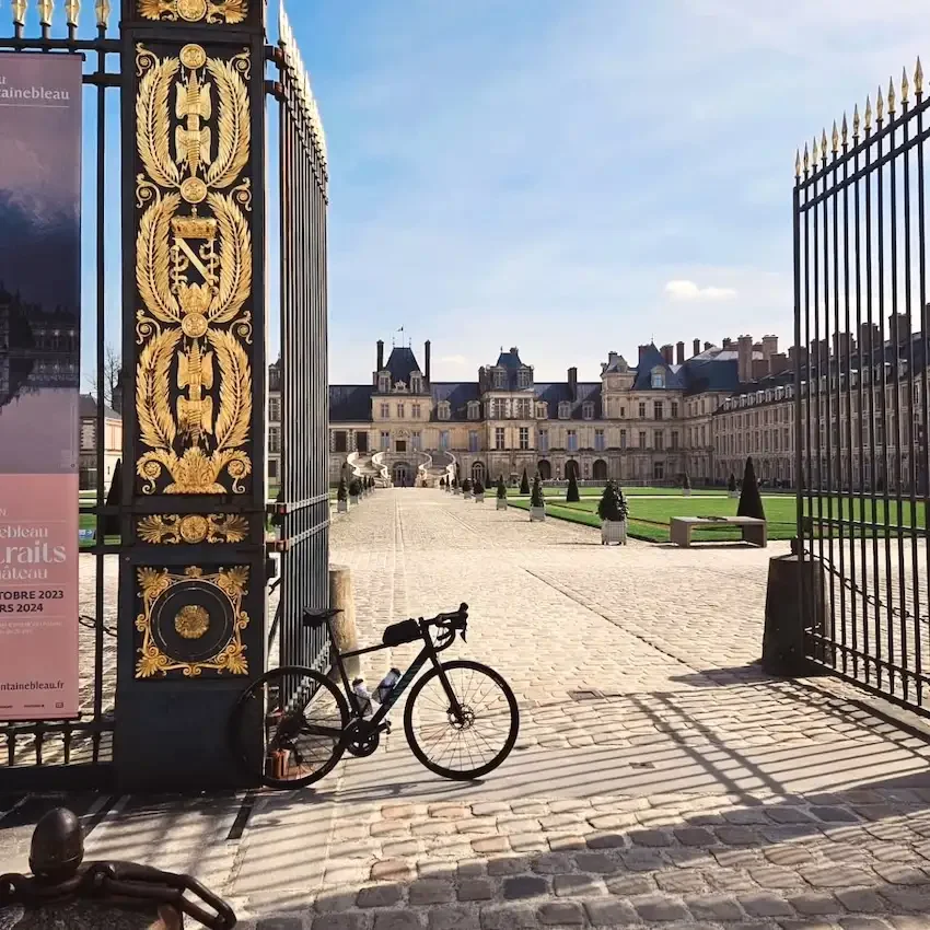 Bike in front of Fontainebleu