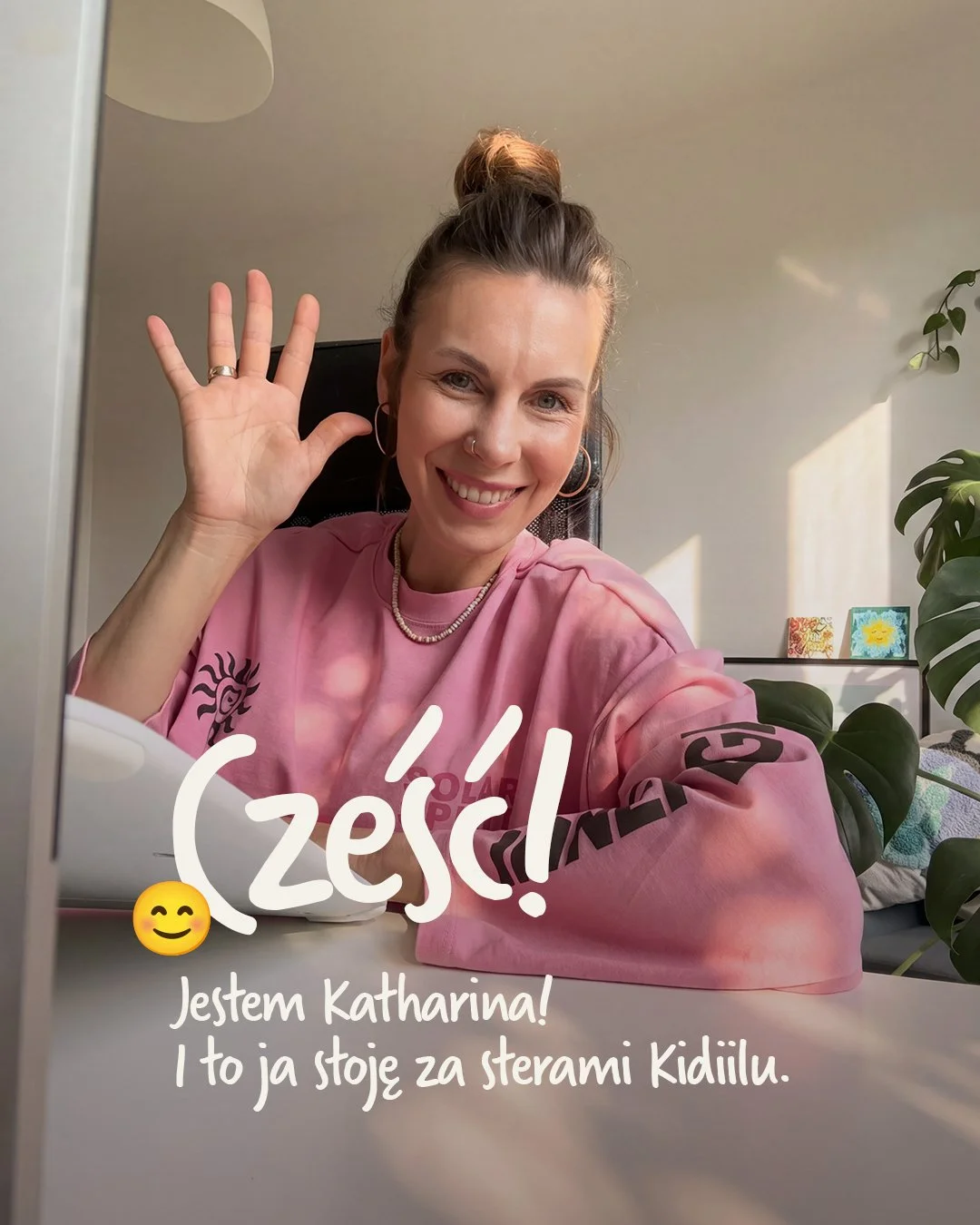 Czas się przedstawić! 👋
Jestem Katharina &mdash; ilustratorka, graficzka i mama. To właśnie te trzy role dały mi pomysł na Kidiilu.
Bo kto lepiej zaprojektuje miejsce dla dzieci, niż ktoś, kto je kocha i rozumie? 😊

Zajrzyj w slajdy &mdash; opowiad