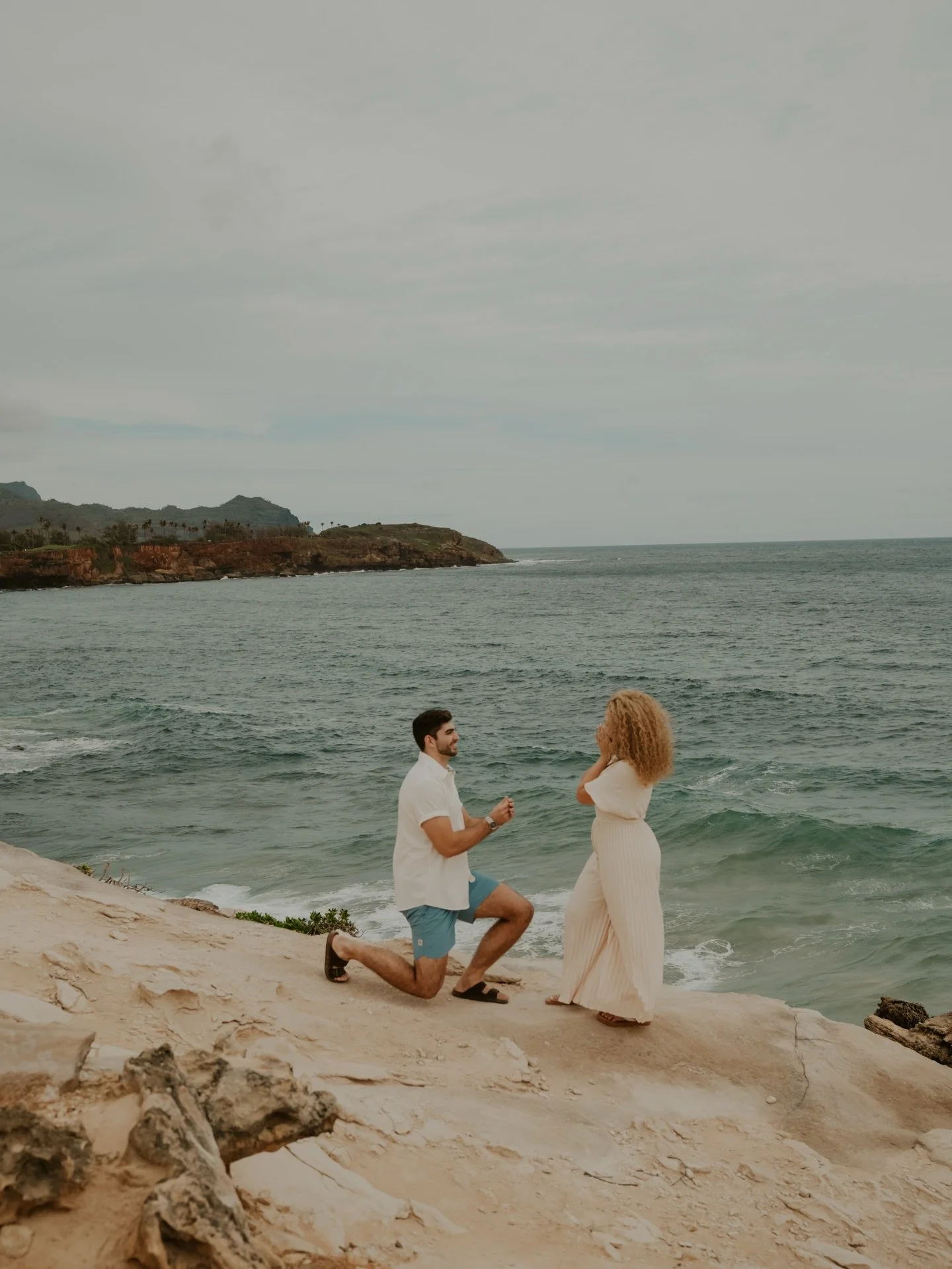 hoping to pop the question cliff side in Kauai? call me 🤙🤙🤙 

#engagementphotographer #kauaiengagement #kauaiphotographer #weddingphotographers #kauai