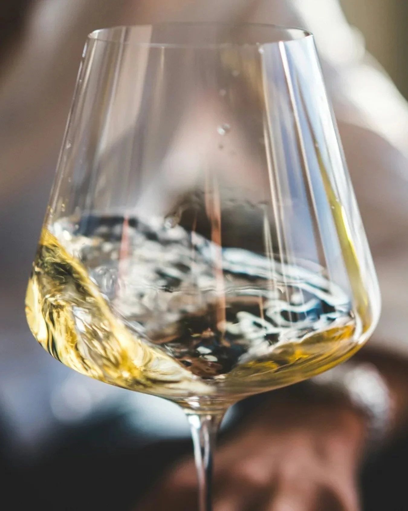 @abwine_freres le vin d&rsquo;exception &agrave; port&eacute;e de main 🍷 

Demandez notre liste de vins &agrave; la vente sur www.abwine.fr 👌

#wine #winelover #abwine