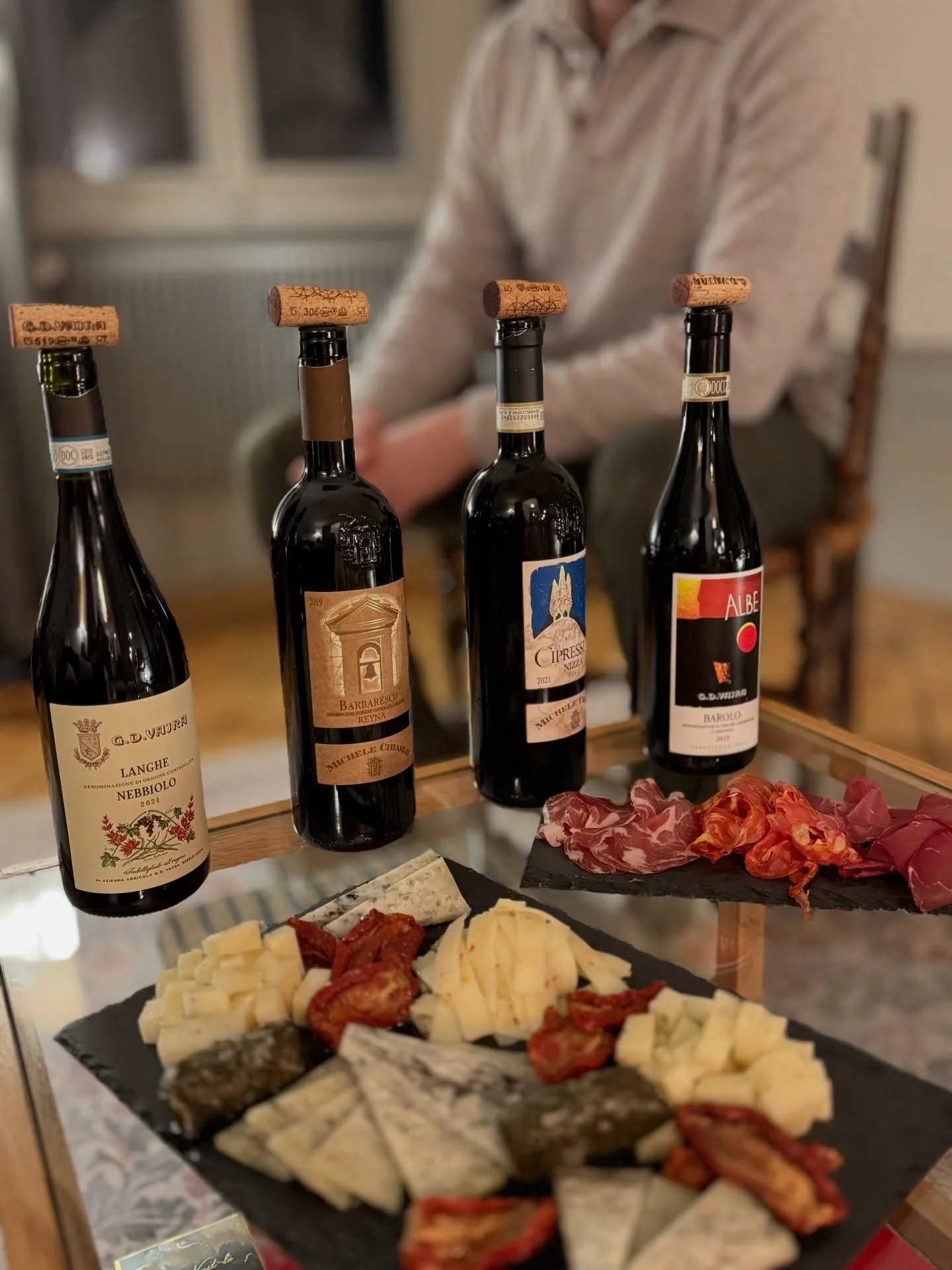 Ce week-end, c&rsquo;&eacute;tait DEGUSTAZIONE &agrave; l&rsquo;italienne 🇮🇹
De belles d&eacute;couvertes tout droit venues de la vall&eacute;e du Pi&eacute;mont&hellip; et on adore 🫶

#italy #wine #winelover 
*l&rsquo;abus d&rsquo;alcool est dang