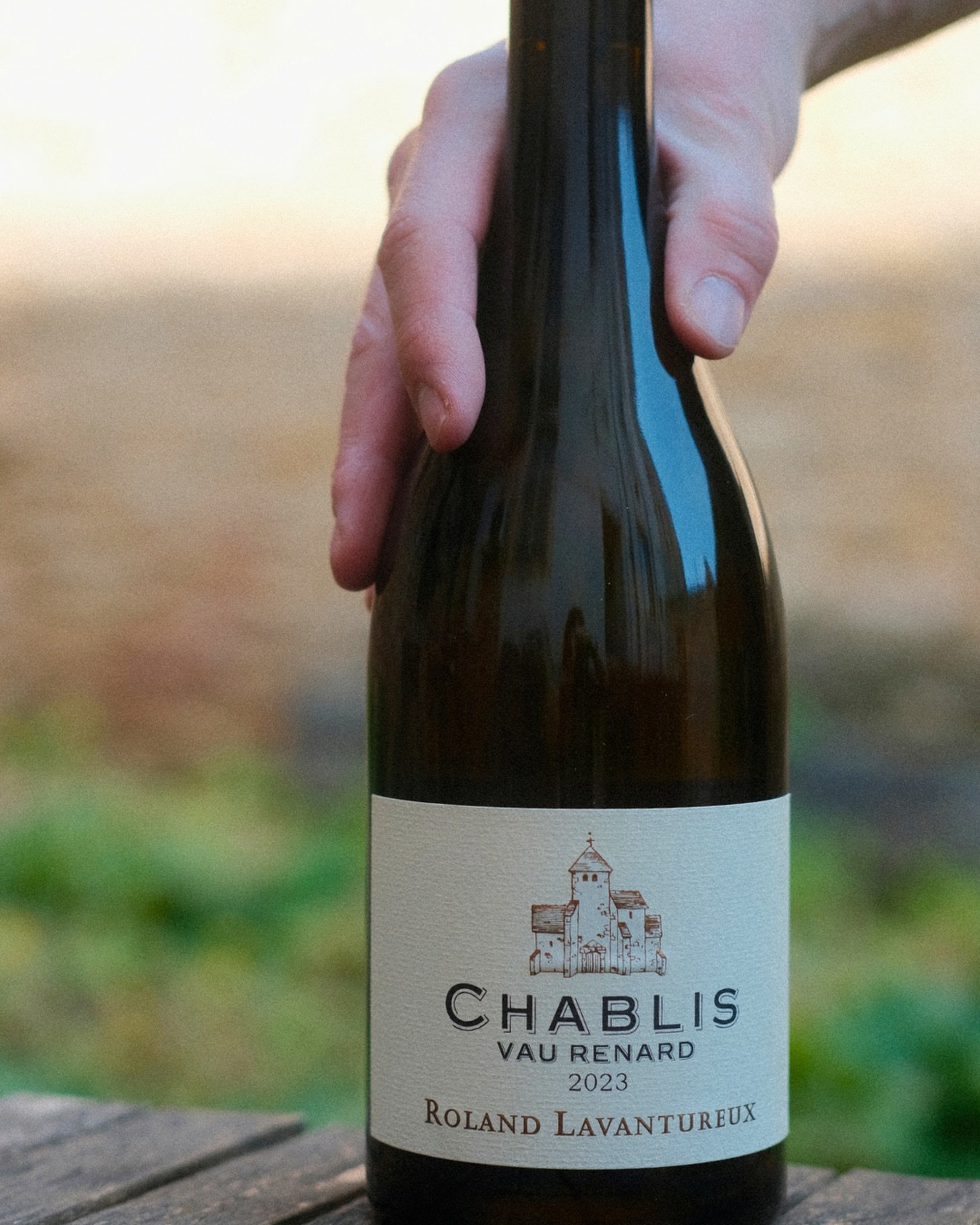 Domaine Roland Lavantureux - Lignorelles, Chablis.

Une affaire de famille fond&eacute;e en 1978, aujourd&rsquo;hui g&eacute;r&eacute;e par les deux fils Arnaud et David. Des vieilles vignes de plus de 60 ans, un terroir calcaire kimm&eacute;ridgien 