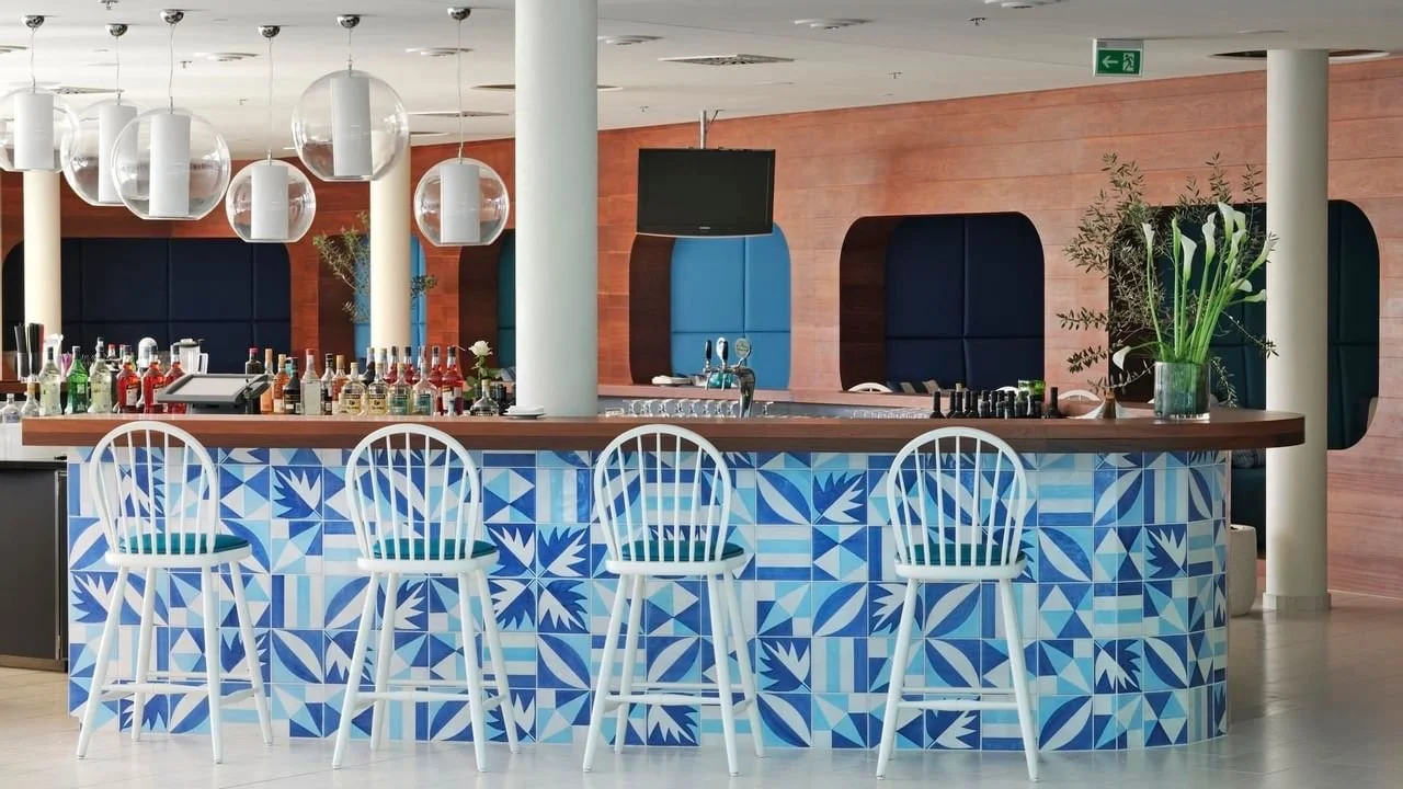 hotel-bar2.jpg