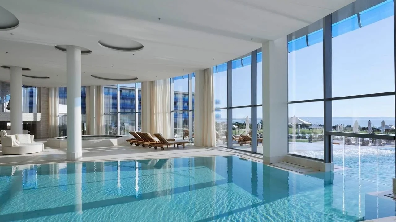 indoor pool.jpg