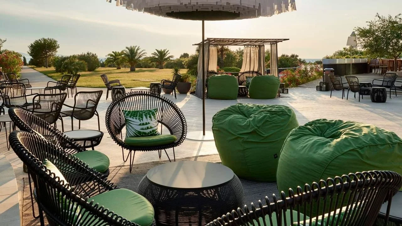 outdoor terace.jpg