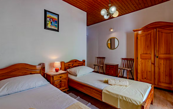 Shared Room Early Bird Price - Perfectly Splendid