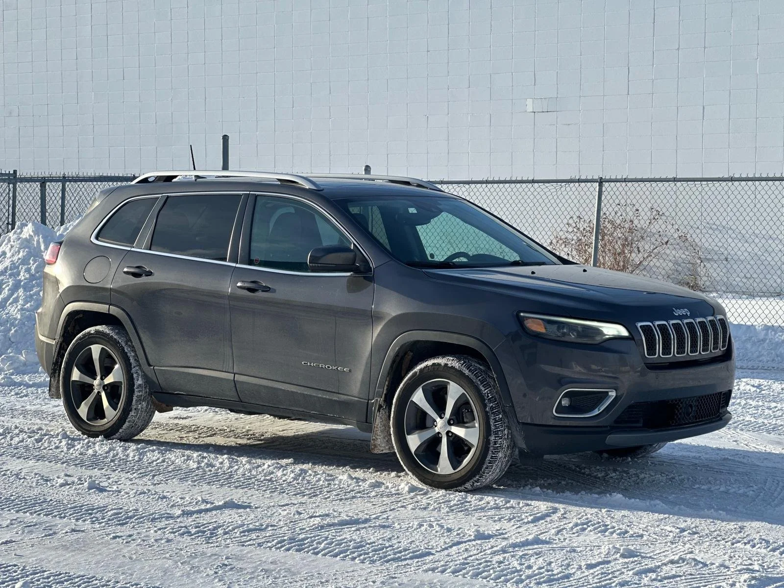 2019%20Jeep%20Cherokee%20639029592172430077_11.jpg