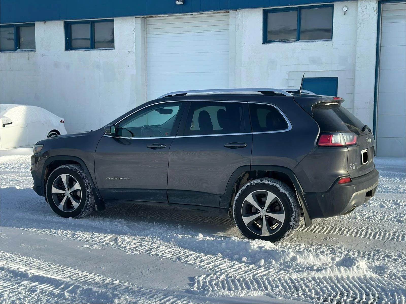 2019%20Jeep%20Cherokee%20639029592172430077_12.jpg