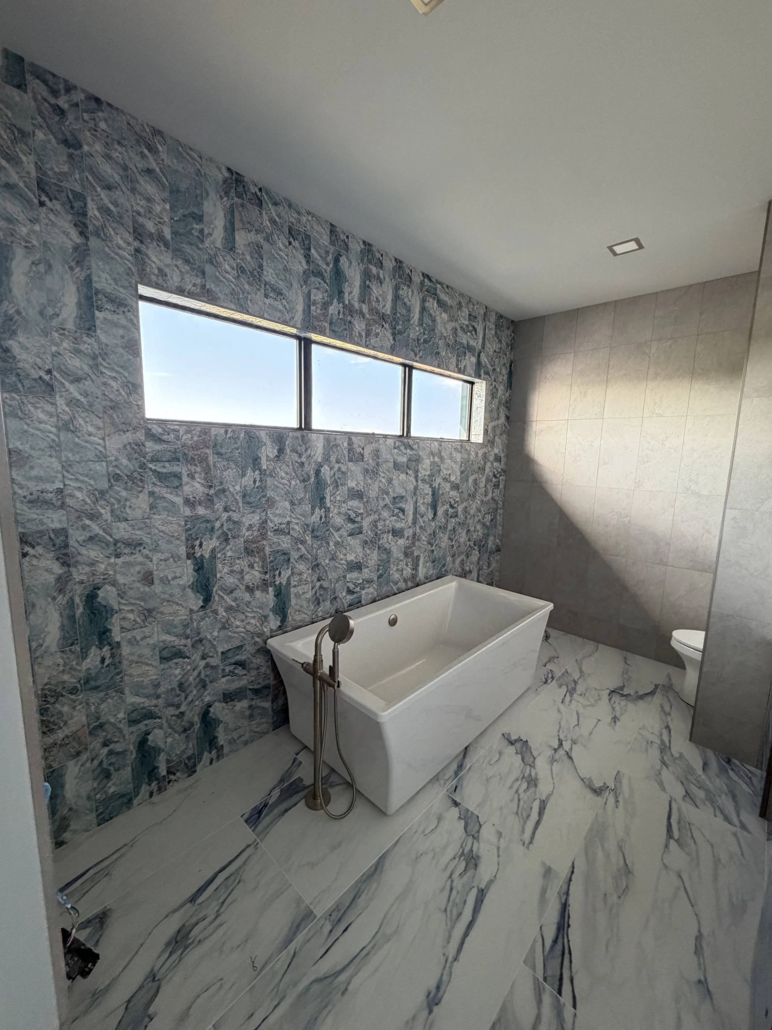 Modern Bathroom with Wooden style Ceramic Tiles and Gray Ceramic Square Tiles