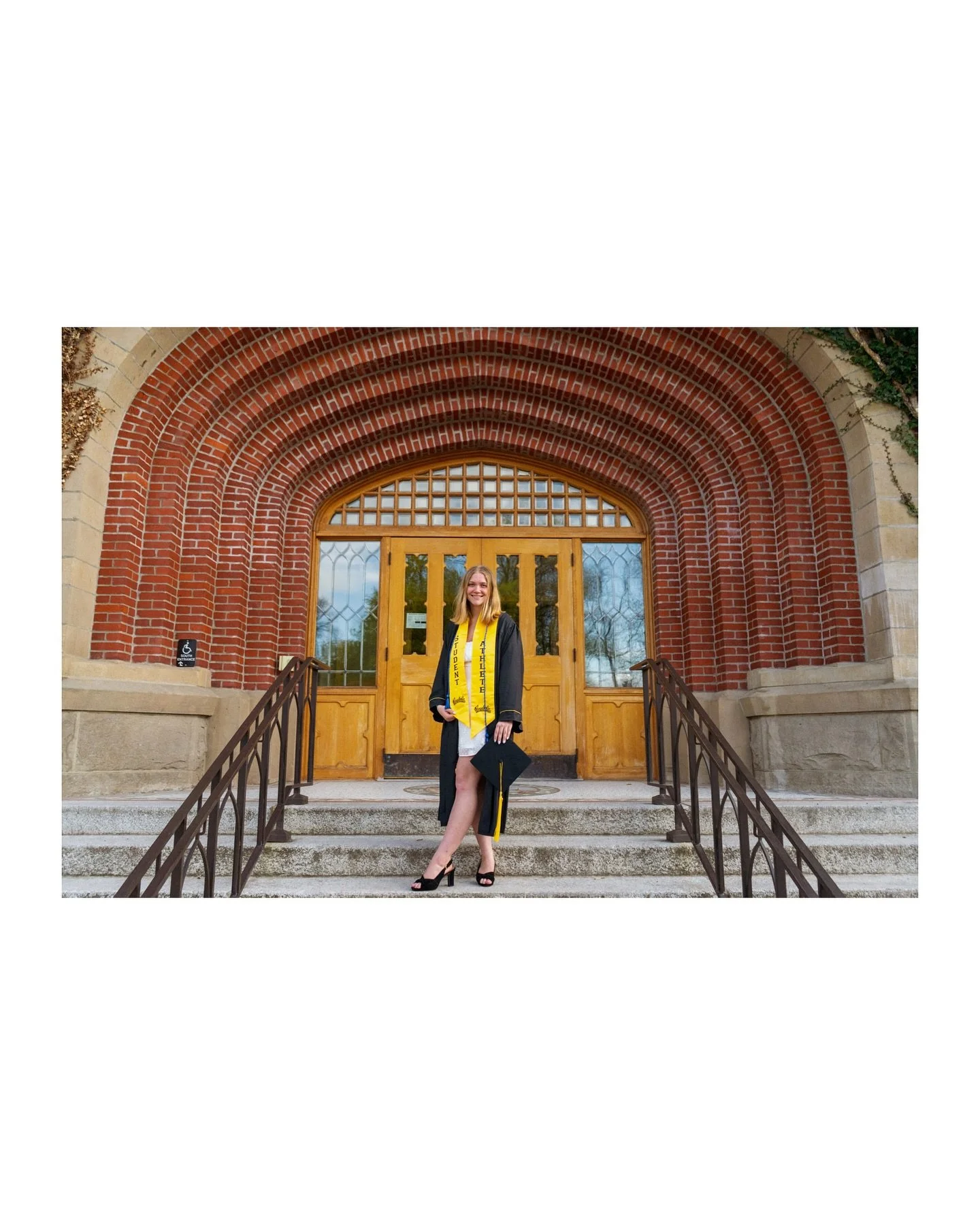 🎓🎓🎓

Today one of my best friends is officially an U of I alumni. Taylor I am so proud of you and can&rsquo;t wait to see what you do. Keep inspiring people with your light, and bring joy to everything you do. I love you ❤️

📷#sony #a7ii