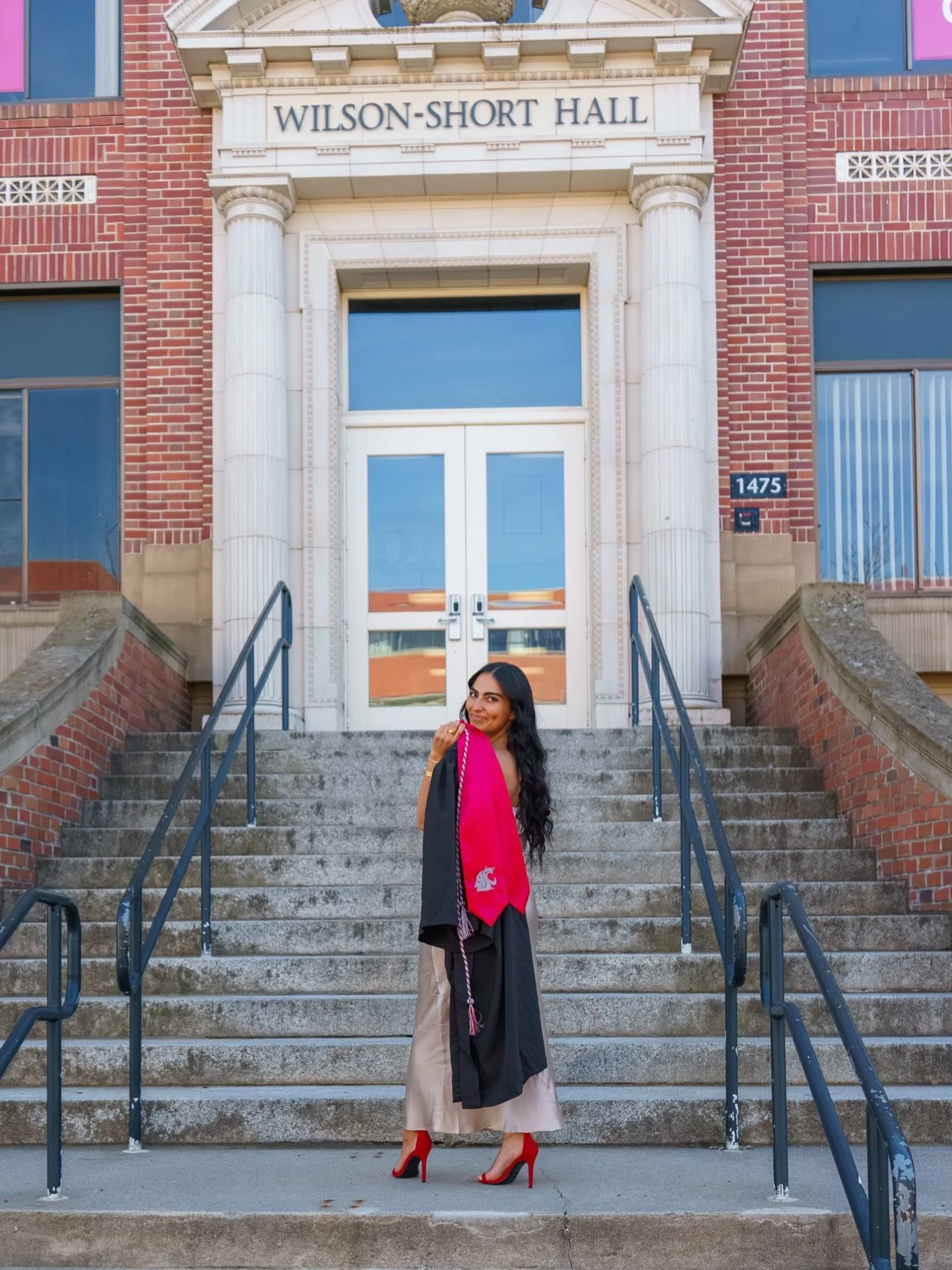Livvie&rsquo;s Grad Shoot! ❤️🩶

📸#sony #a7ii
#gradphotos #wsupullman
