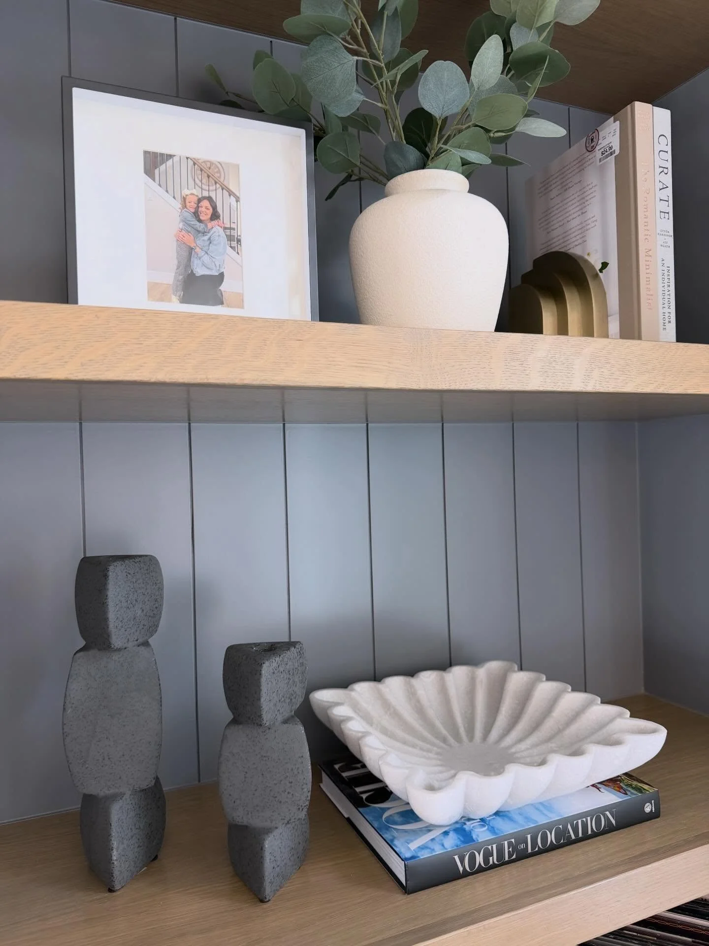 Helping my mom unpack and organize her new house, we are slowly decorating and styling her home as we unpack and find new things 💖

@themixhome has the perfect decor items for the finishing touches!

#nestsimply #homeorganization #homedecor