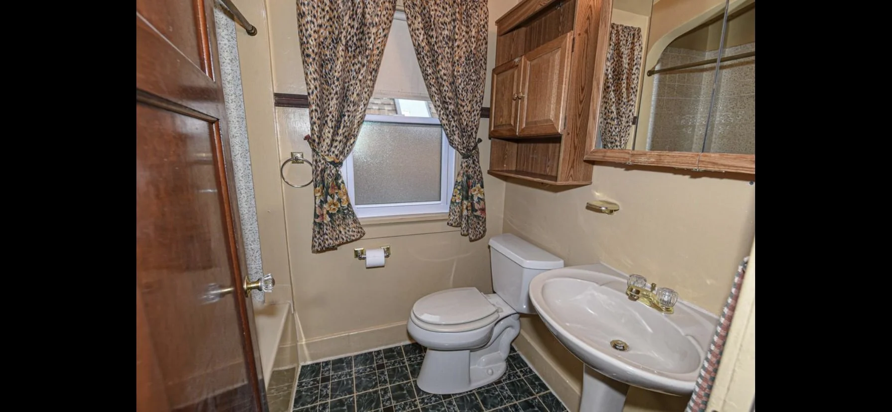 bathrom-before.jpg