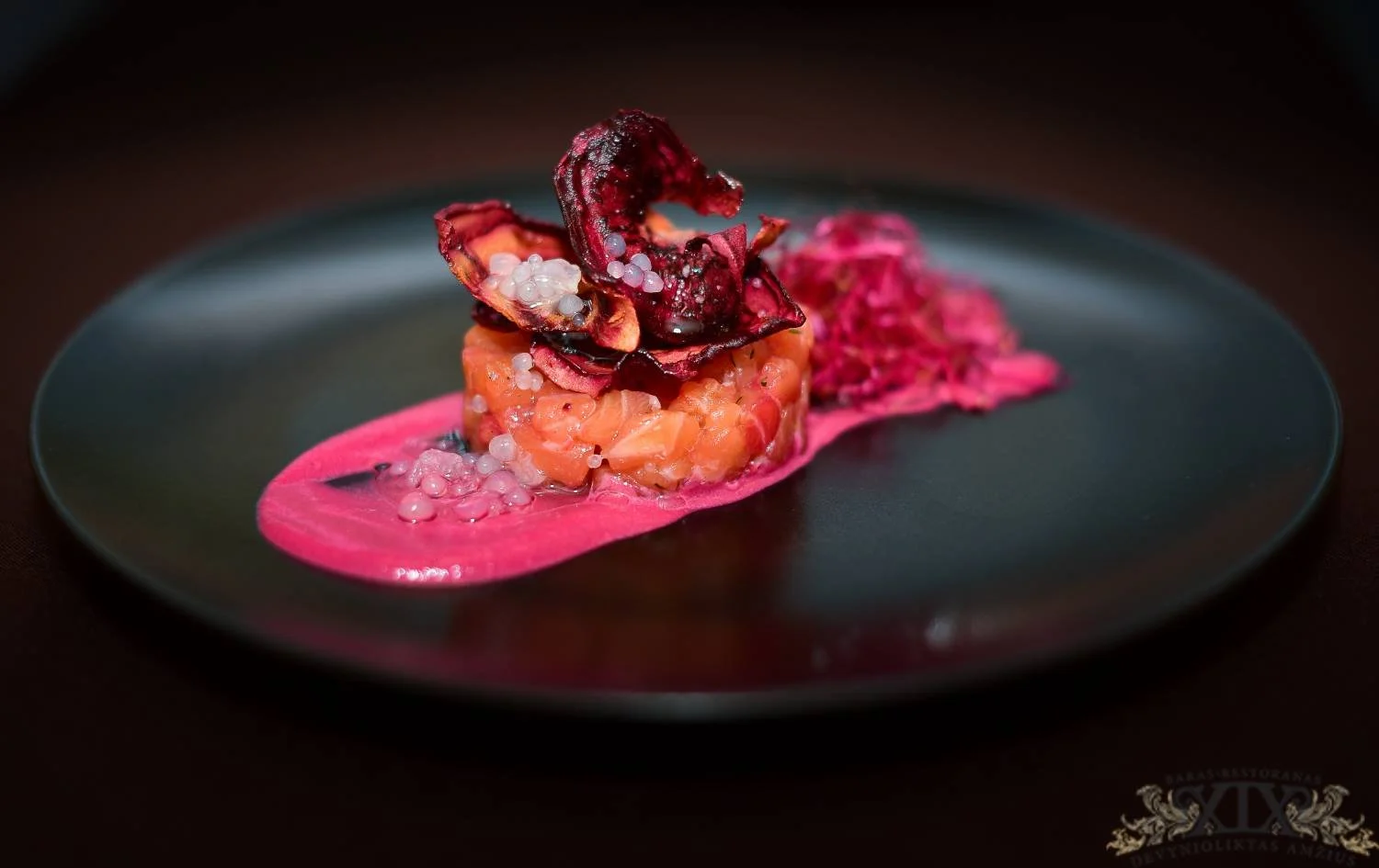 19 amžius restoranas Klaipėda lašišos tartaras estetinis patiekalas