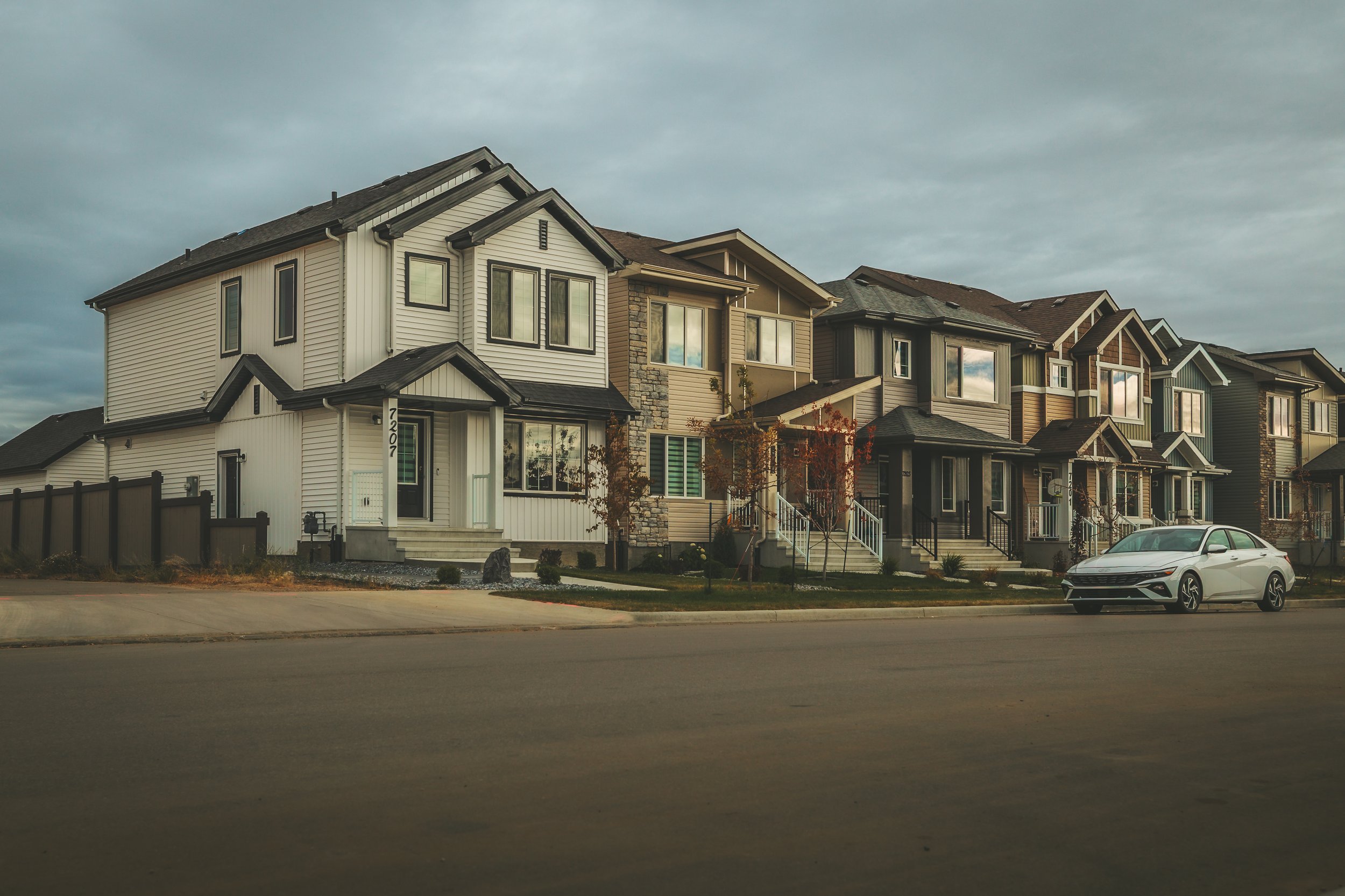 Row of modern homes along a walkway in Le Rêve in Beaumont, AB