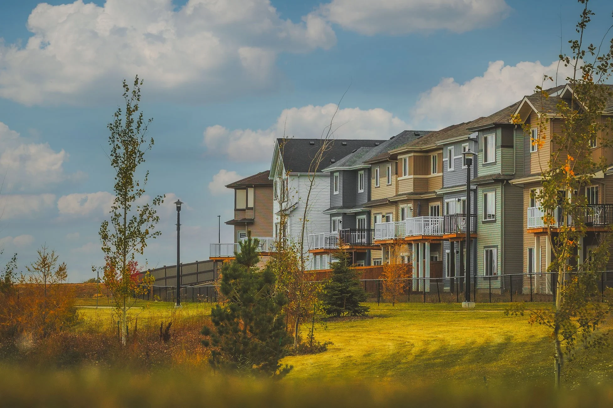 Row of modern homes along a walkway in Le Rêve in Beaumont, AB
