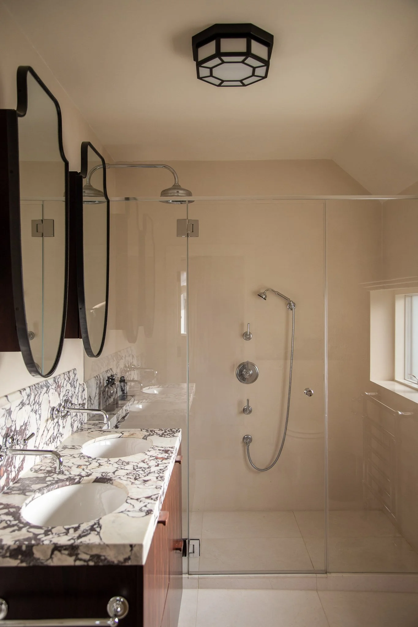 omicron iota Carmine House.jpg