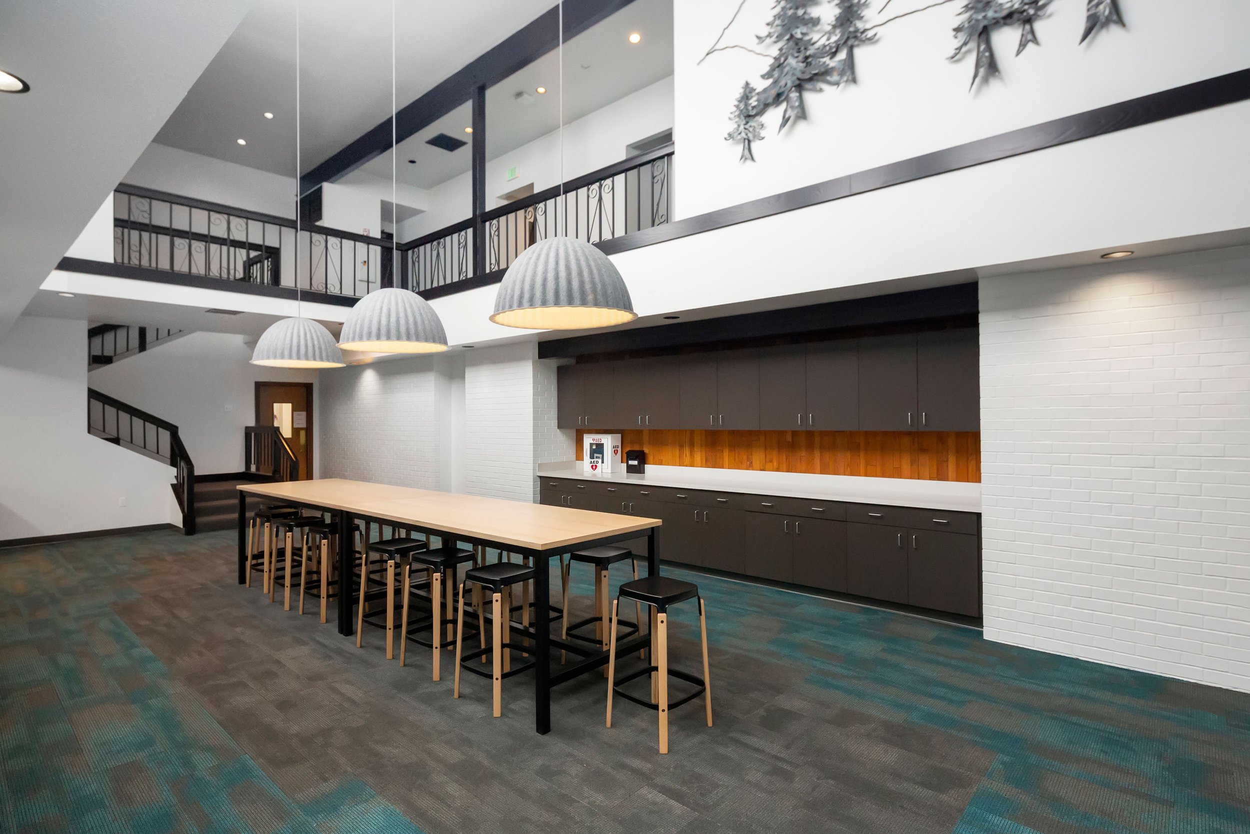 ++CNG Lobby & breakfast bar2.jpg