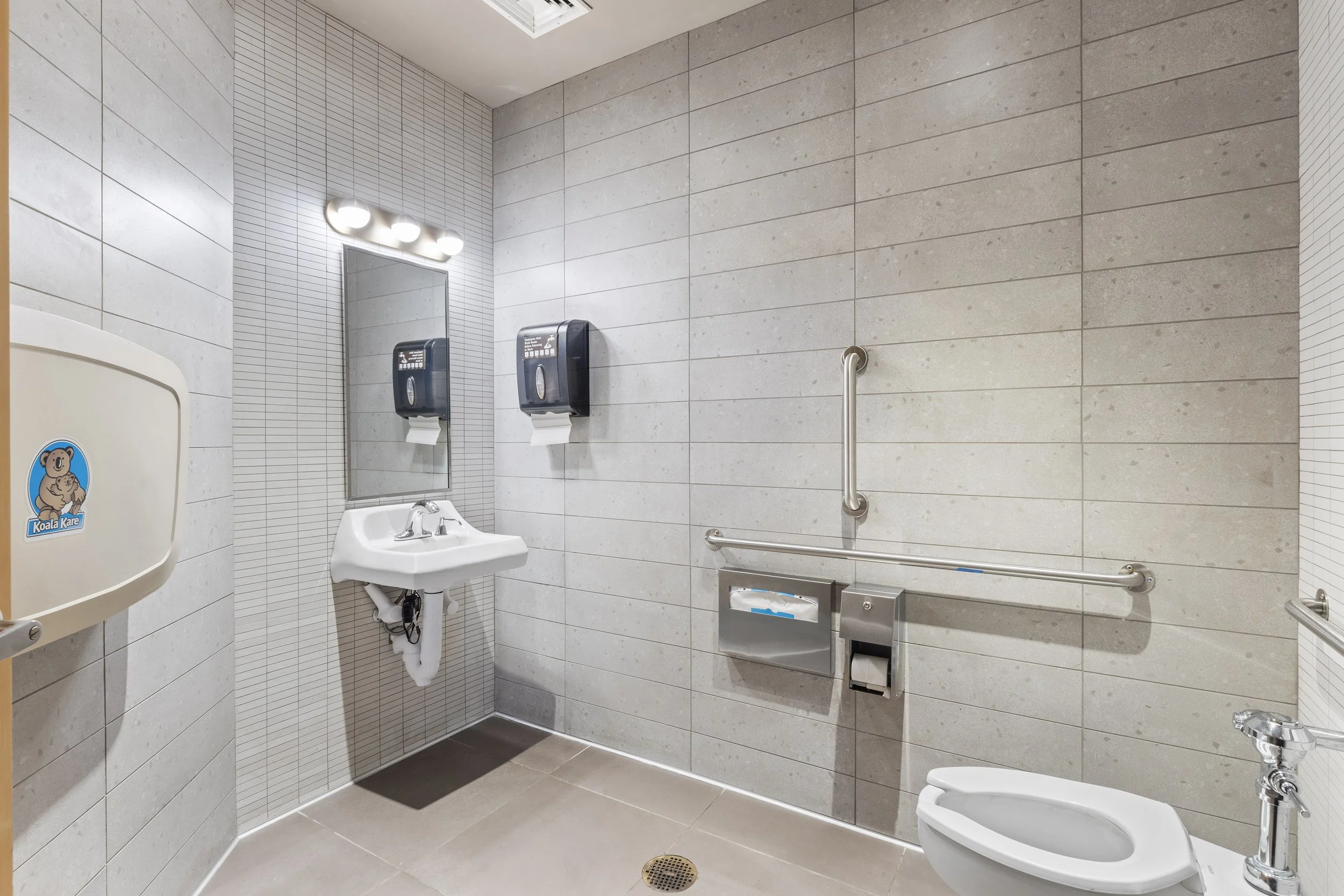 2904_S_Church_St_Murfreesboro_TN_37127_USA-Bathroom-A68A4556.jpg