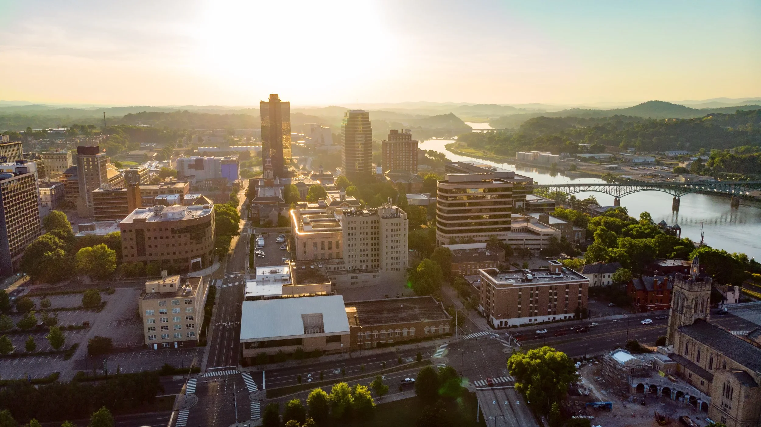 SHOP, DINE, AND UNWIND IN KNOXVILLE 
