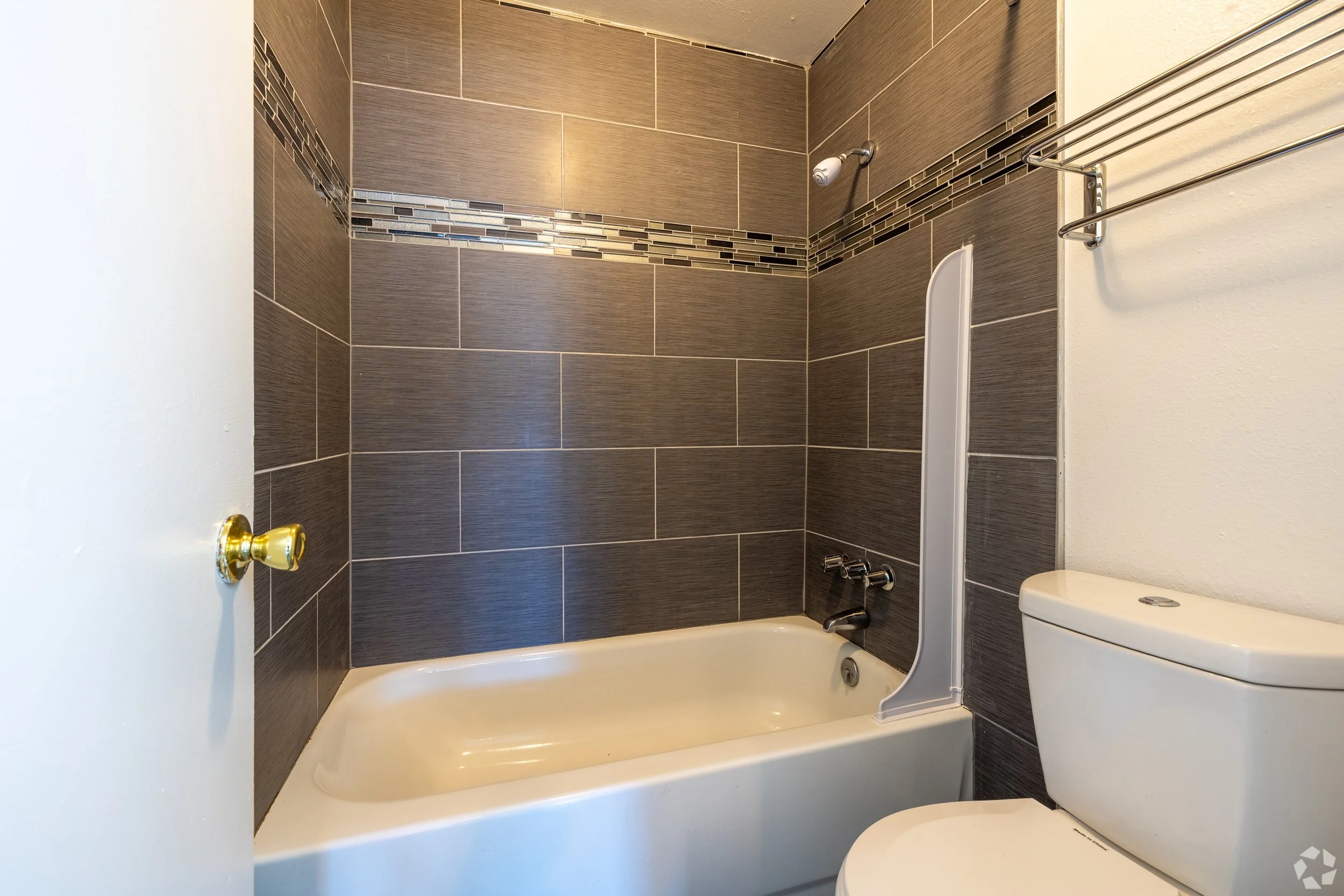 2Bdr/1Bth - Bathroom, toilet/shower closet