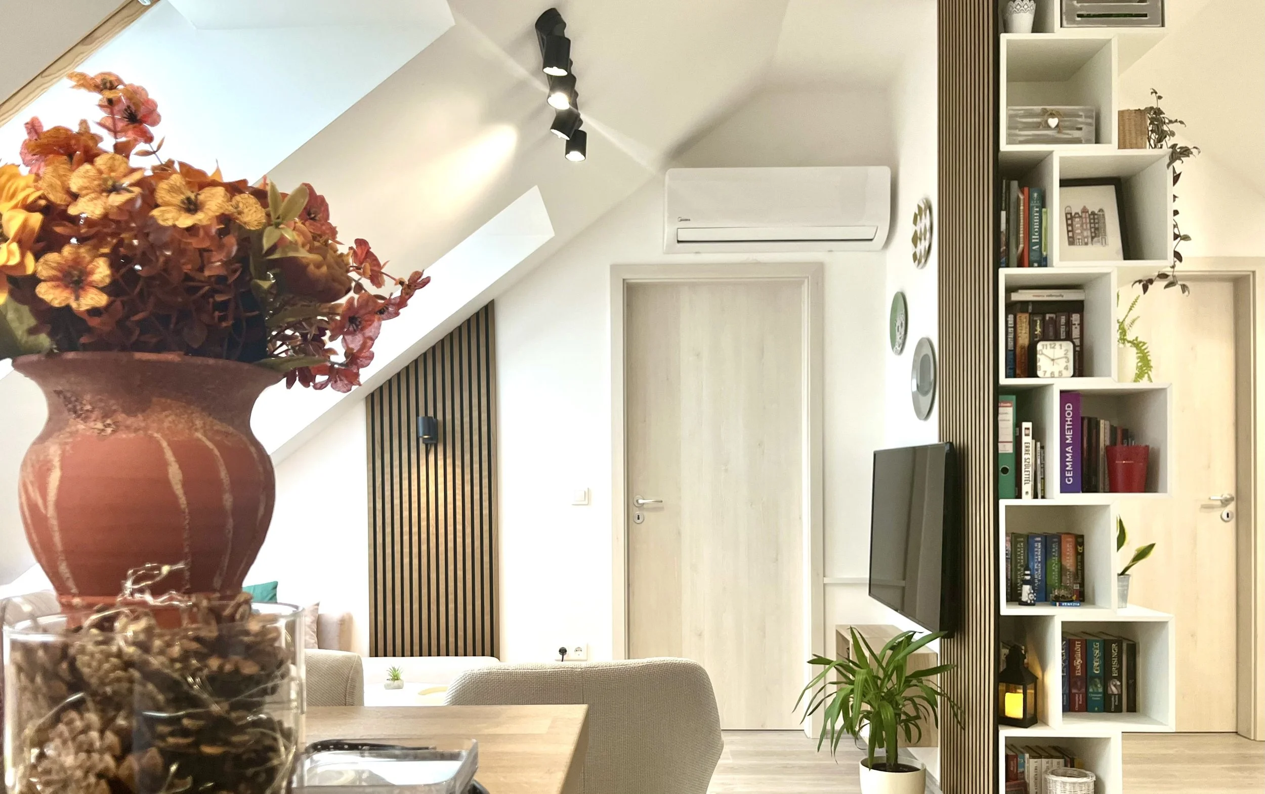 Veszprém - tetőtéri lakás nappali