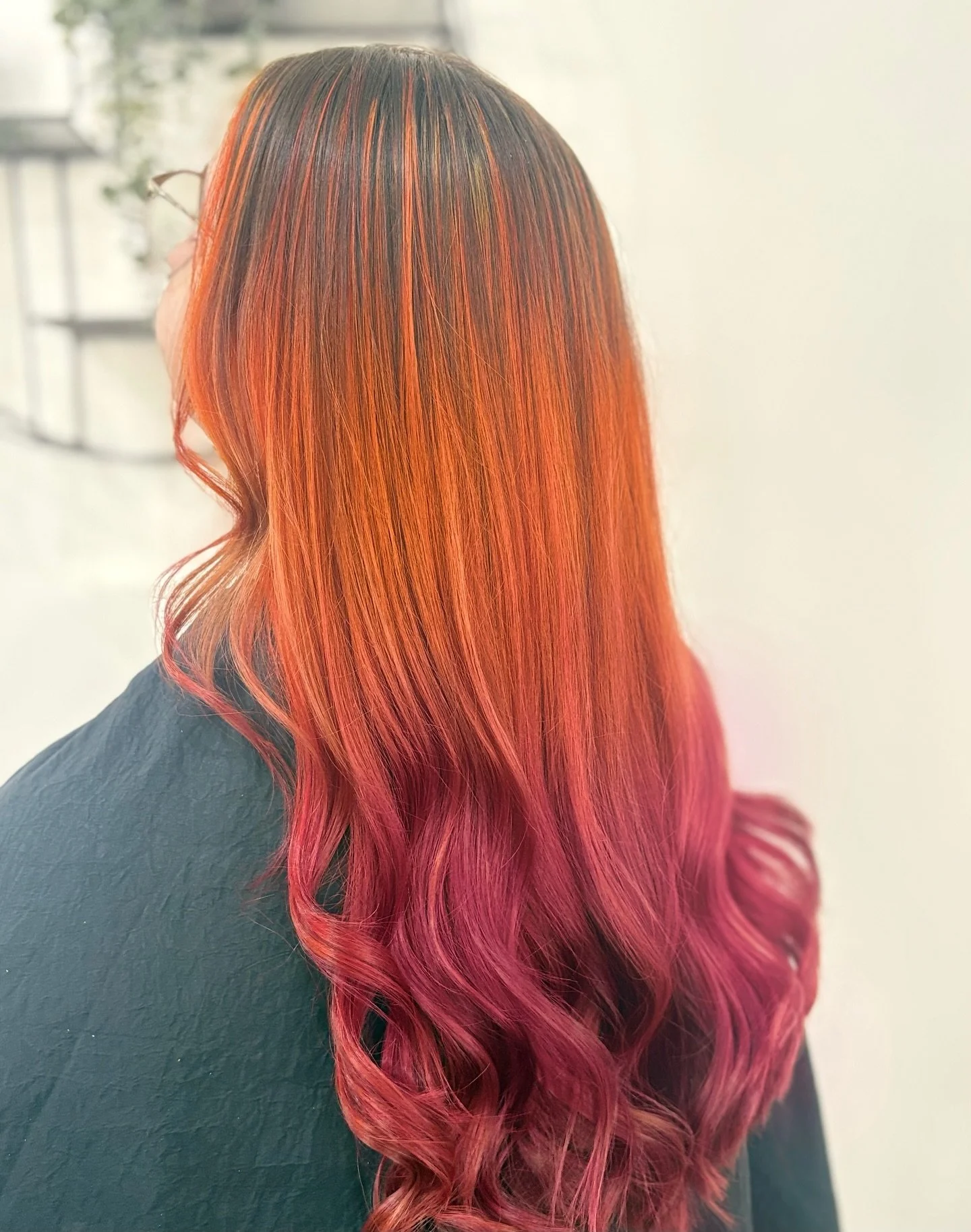 🇻​🇮​🇻​🇮​🇩​ 🇸​🇺​🇳​🇸​🇪​🇹​🌅
&bull;
&bull;
#edinburgh #edinburghhairstylist #edinburghhair #hair #vividcolour #wella #manicpanic