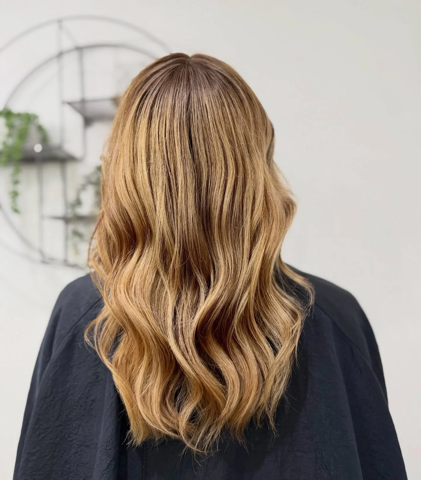 𝙃𝙤𝙣𝙚𝙮 𝙂𝙡𝙤𝙬🍯✨
#edinburgh #edinburghhairdresser #edinburghstylist #ʜᴀɪʀᴄᴏʟᴏᴜʀ #balayage